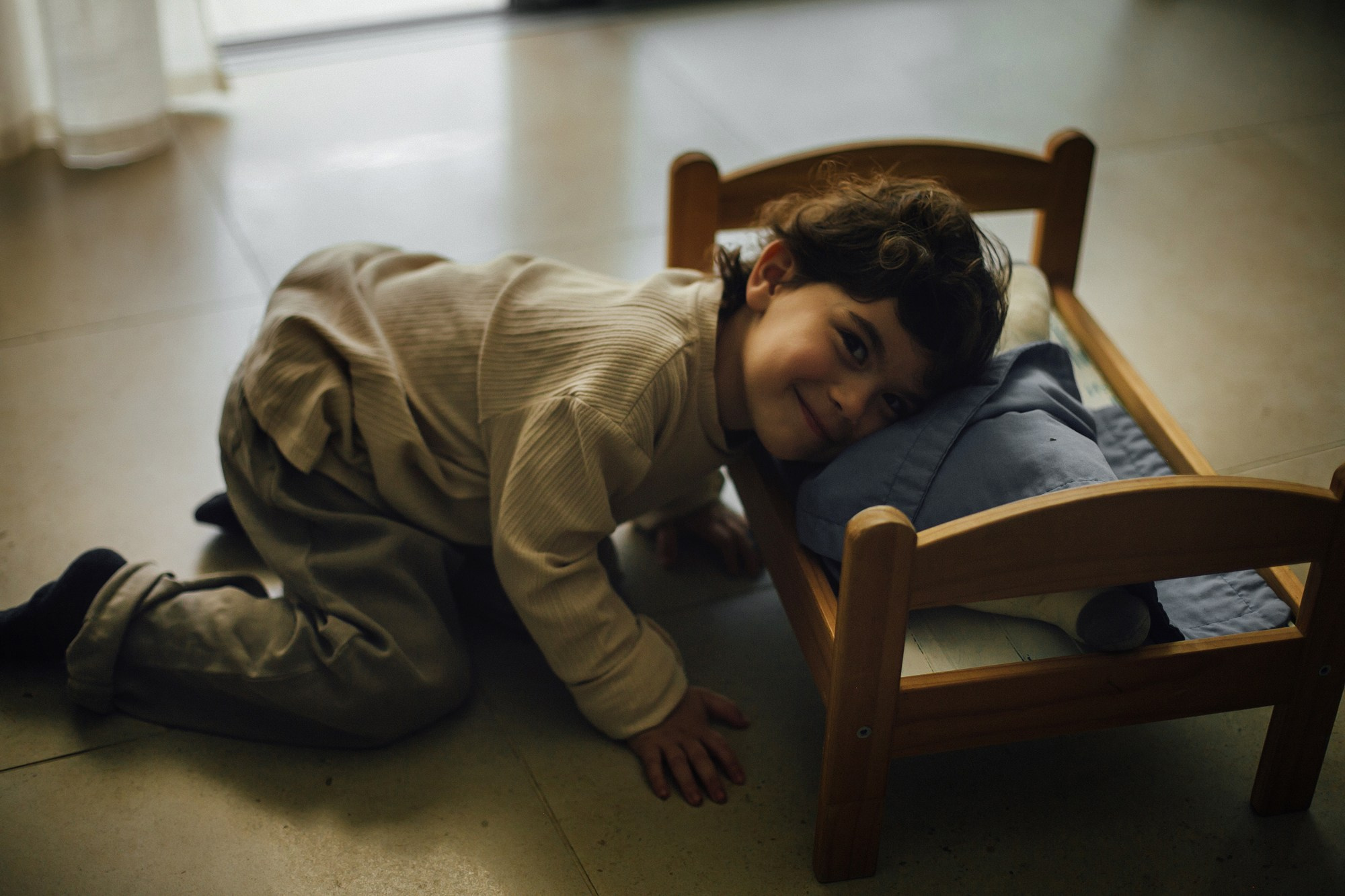 Mom&daughter at home. Family photographer in Israel