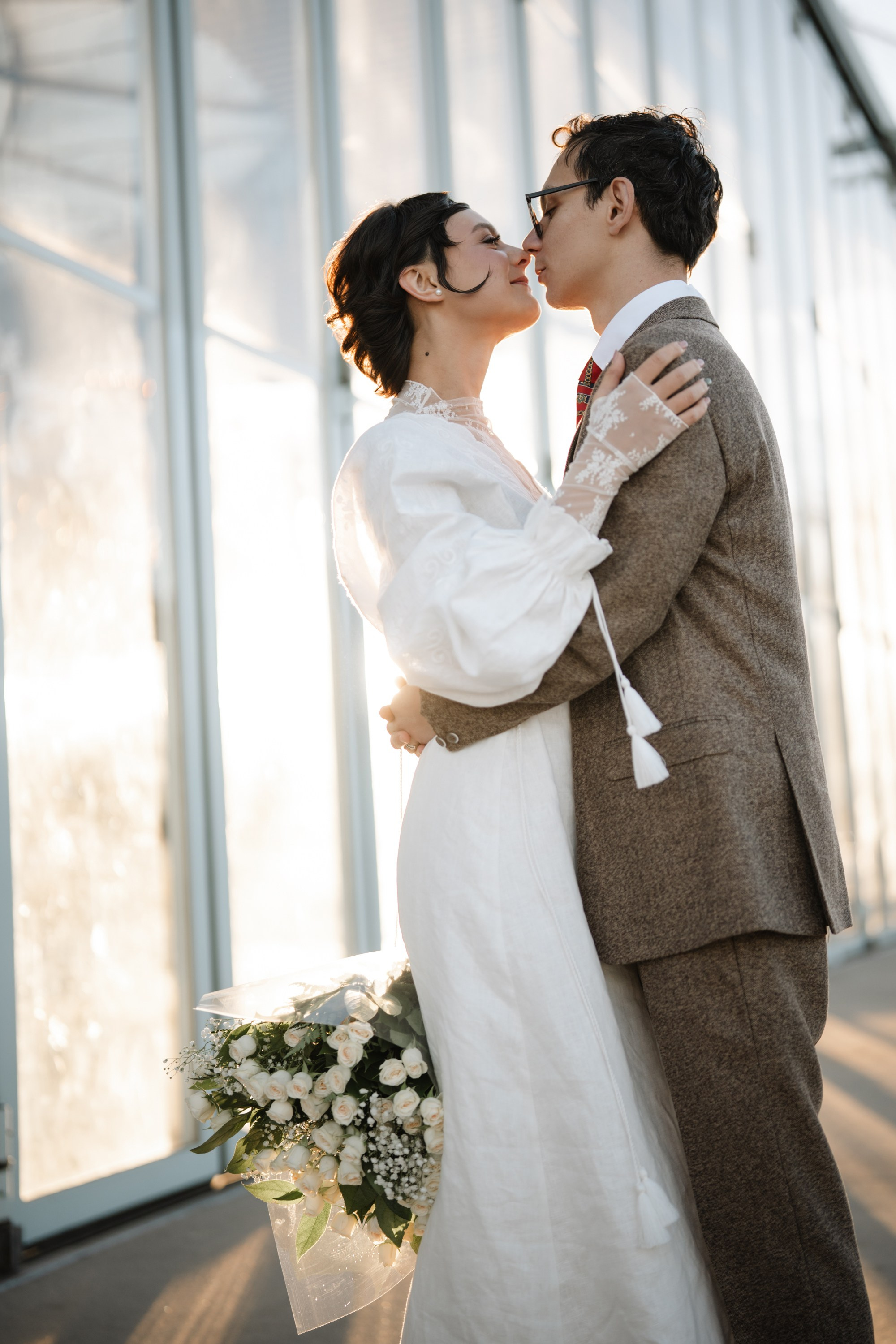 Wedding photo shoot in Dumbo, Brooklyn. Portrait and wedding photographer in New York