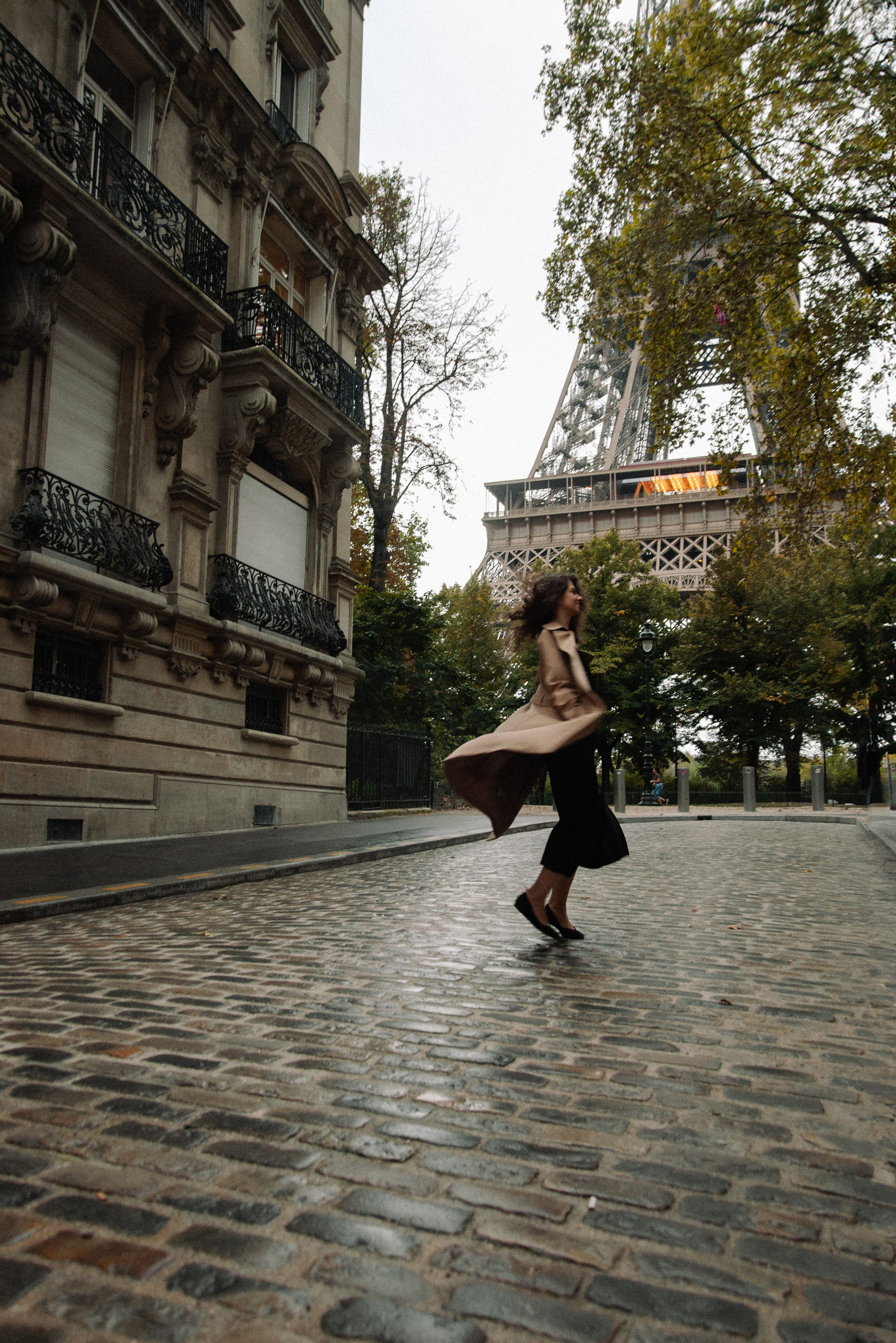 Rainy Paris Photoshoot. Paris photographer — Polina Osipova