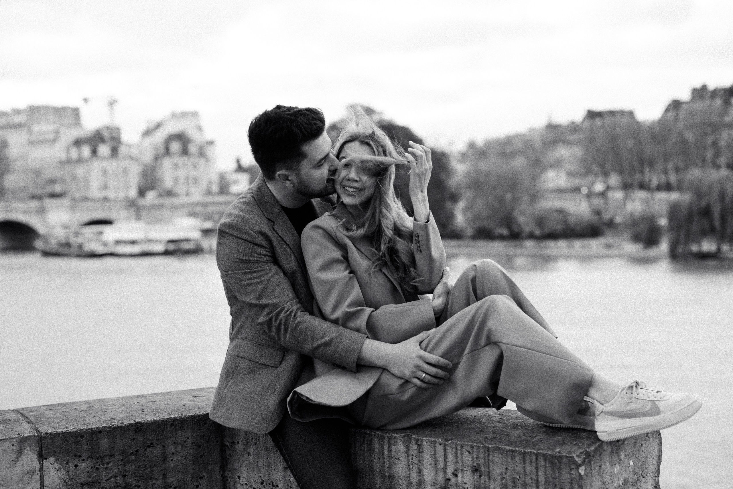 Couple Photo Walk in Paris — Romantic Lifestyle Photography. Paris Wedding Photographer