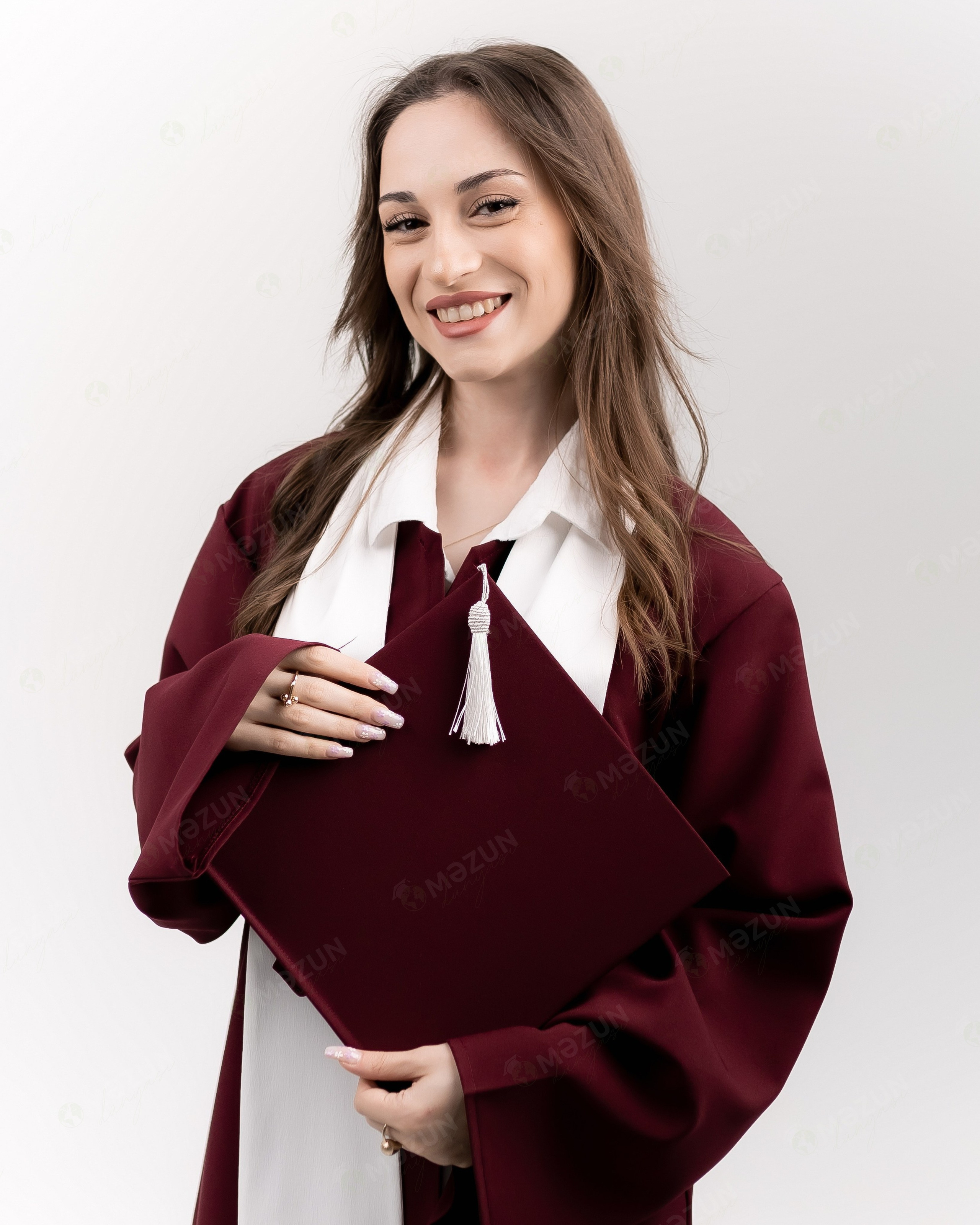 Bordo. Məzun geyimləri və akssesuarları
