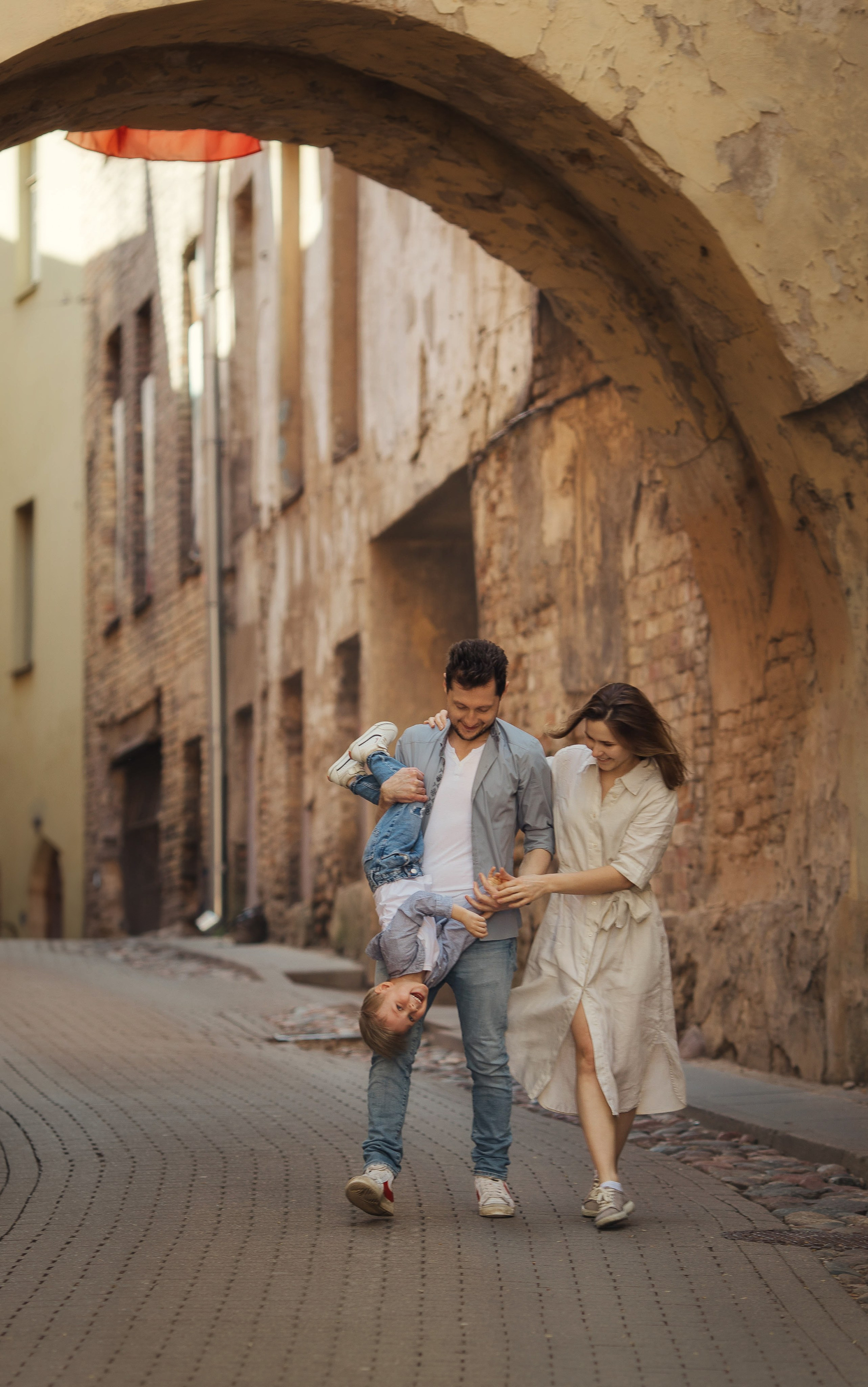 Семейная прогулка по старому городу в Вильнюсе. Семейный и детский фотограф в Вильнюсе Светлана Наумова