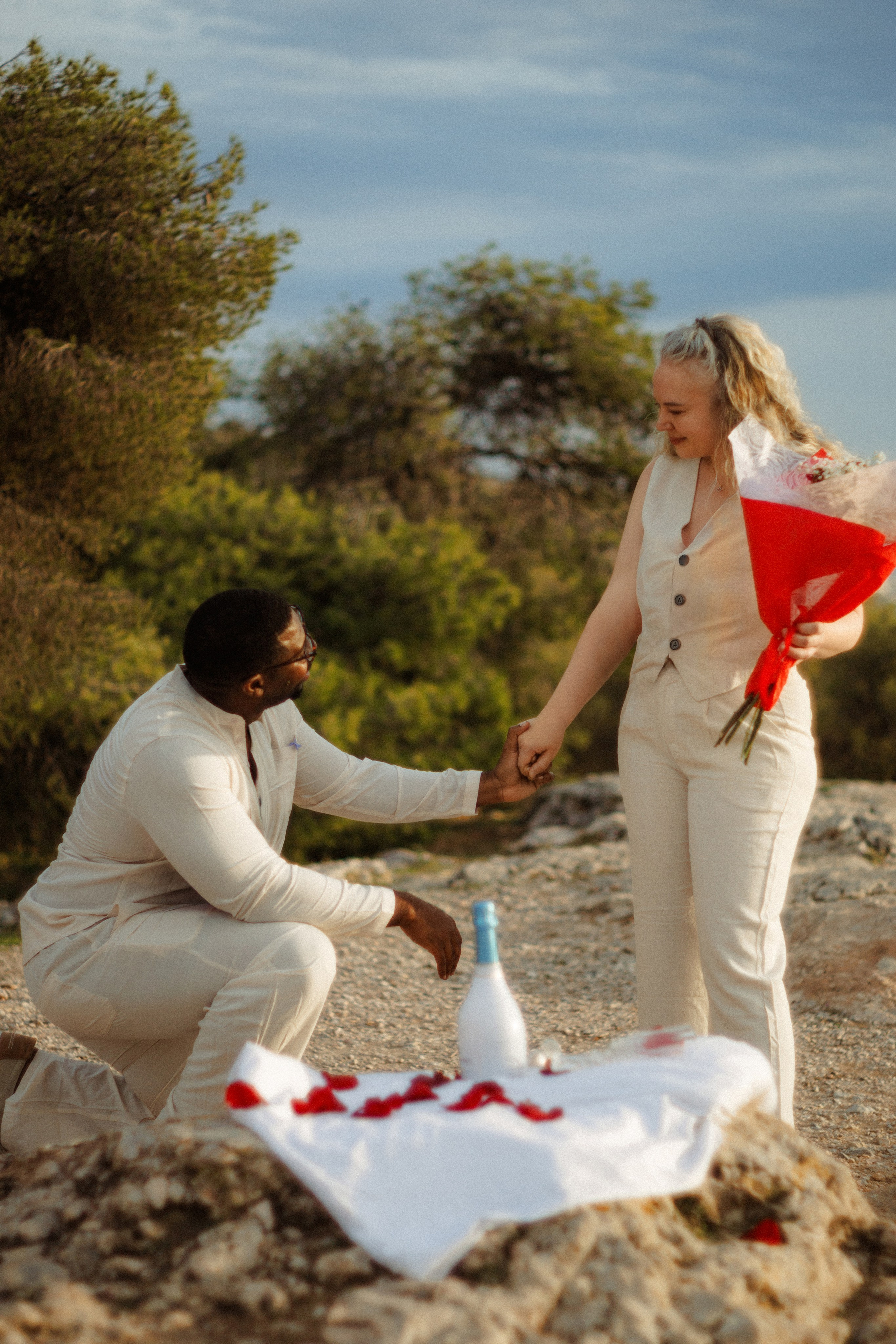 Kim’s proposal to Elizabeth in Athens. Photographer in Greece Kristina
