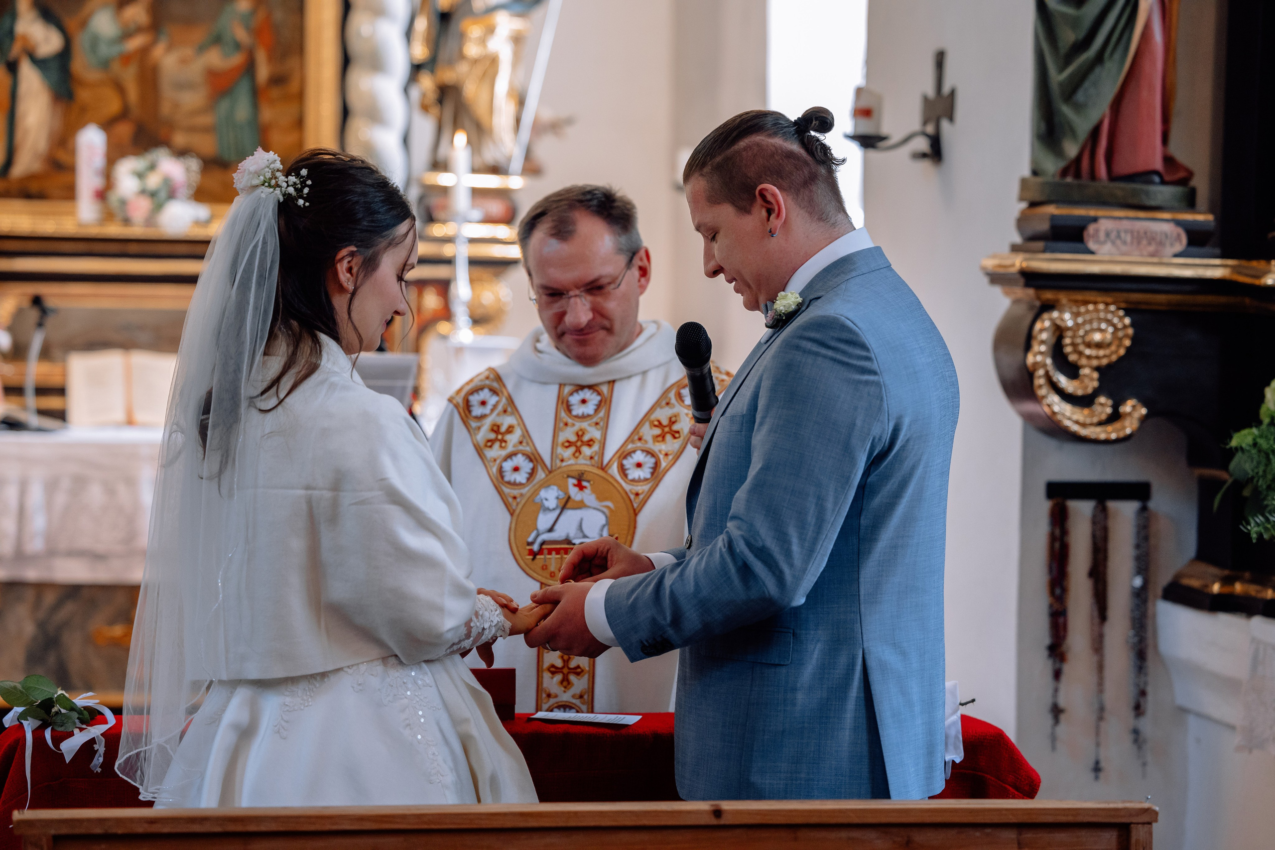 Trauung und Taufe: Heilig-Kreuz-Kirche. Hochzeitsfotograf München Taufe Familienfotograf Tanja Mauke