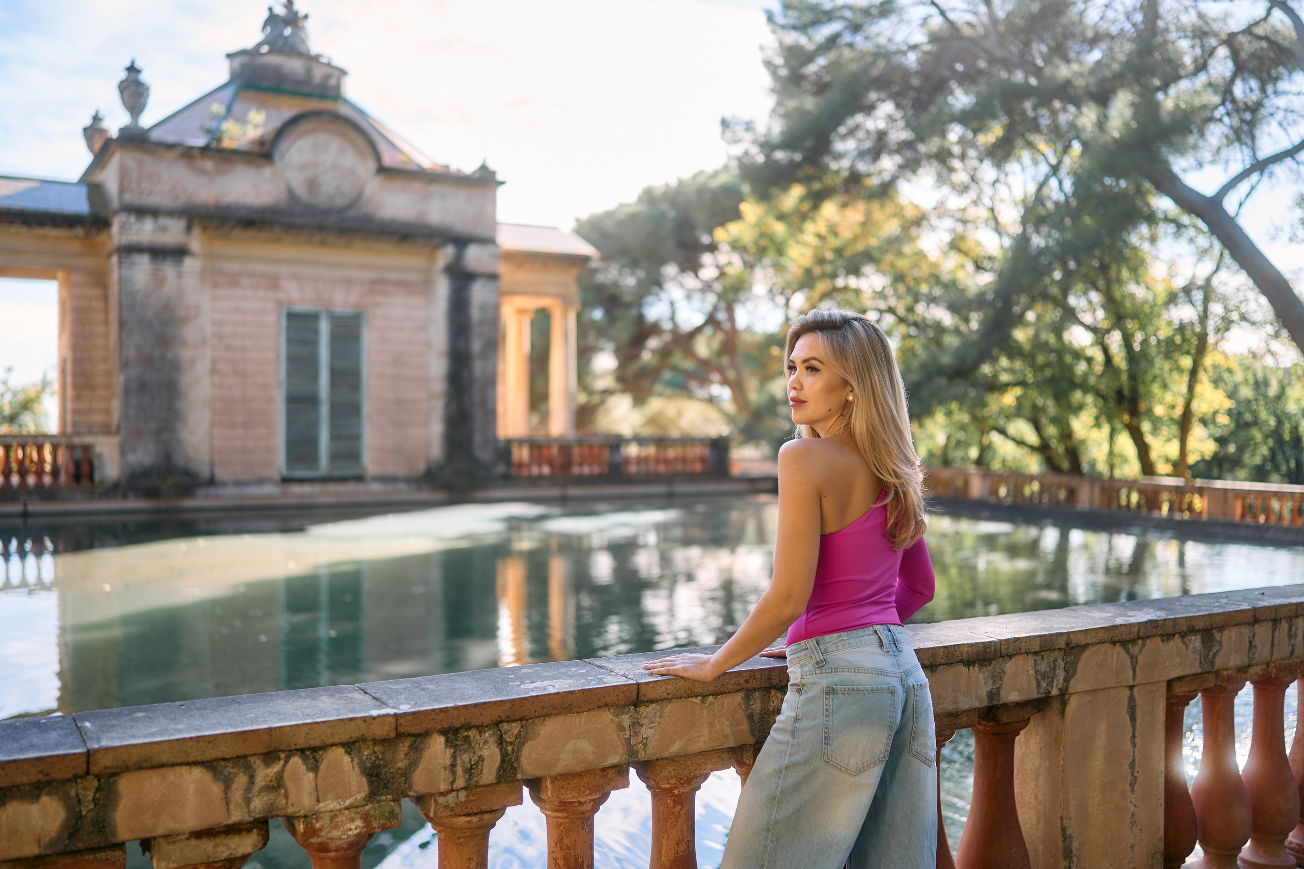 Description of the Laberint d’Hort location for a  love-story or individual photo shoot in Barcelona, examples of photos taken at this spot. POSTCARD.BCN Photographer Kate in Barcelona. Love-story, family or individual photo shoots