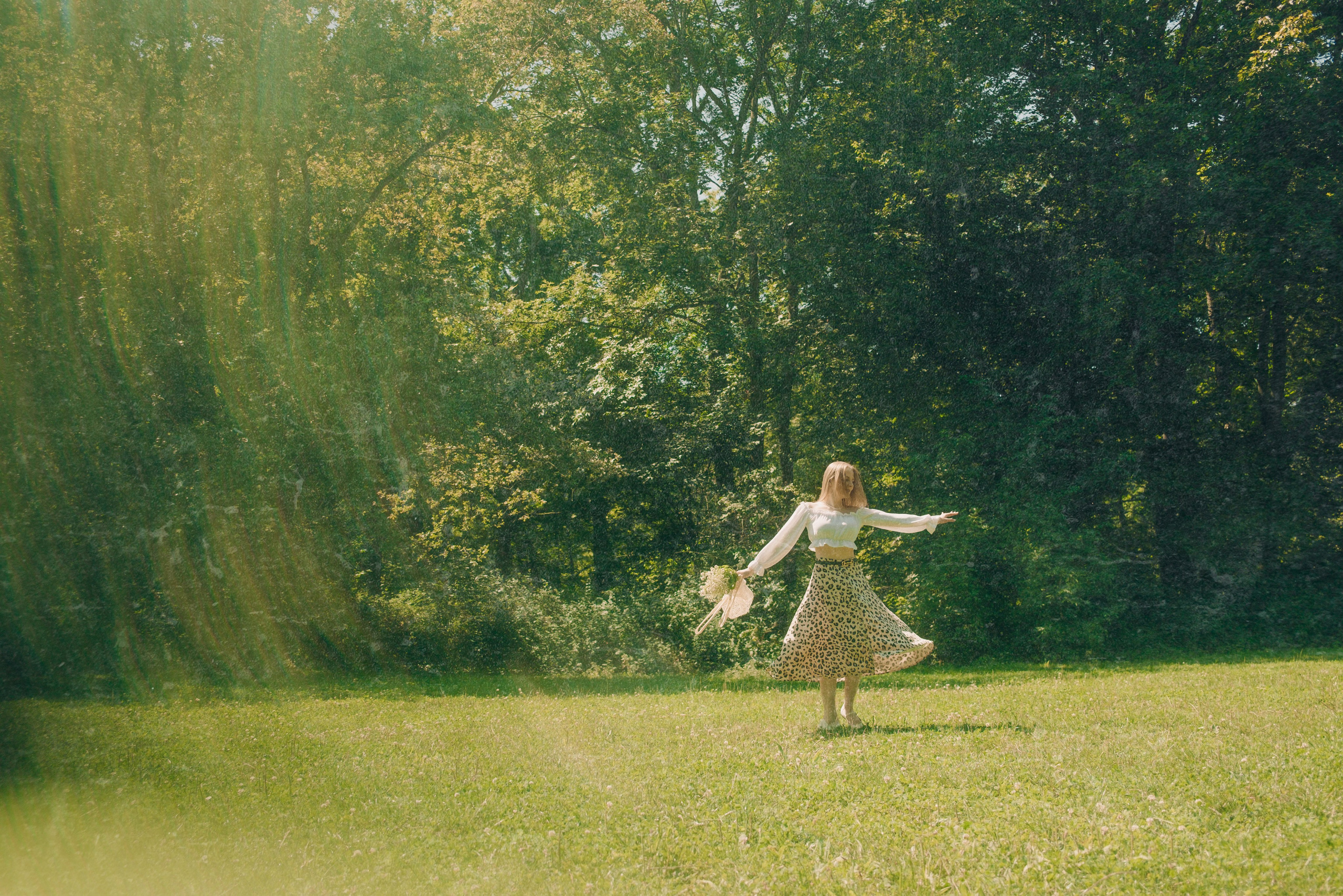 Girls Picnic on the lake. Professional Photographer in Berlin — Portraits, Love Story, Events, F