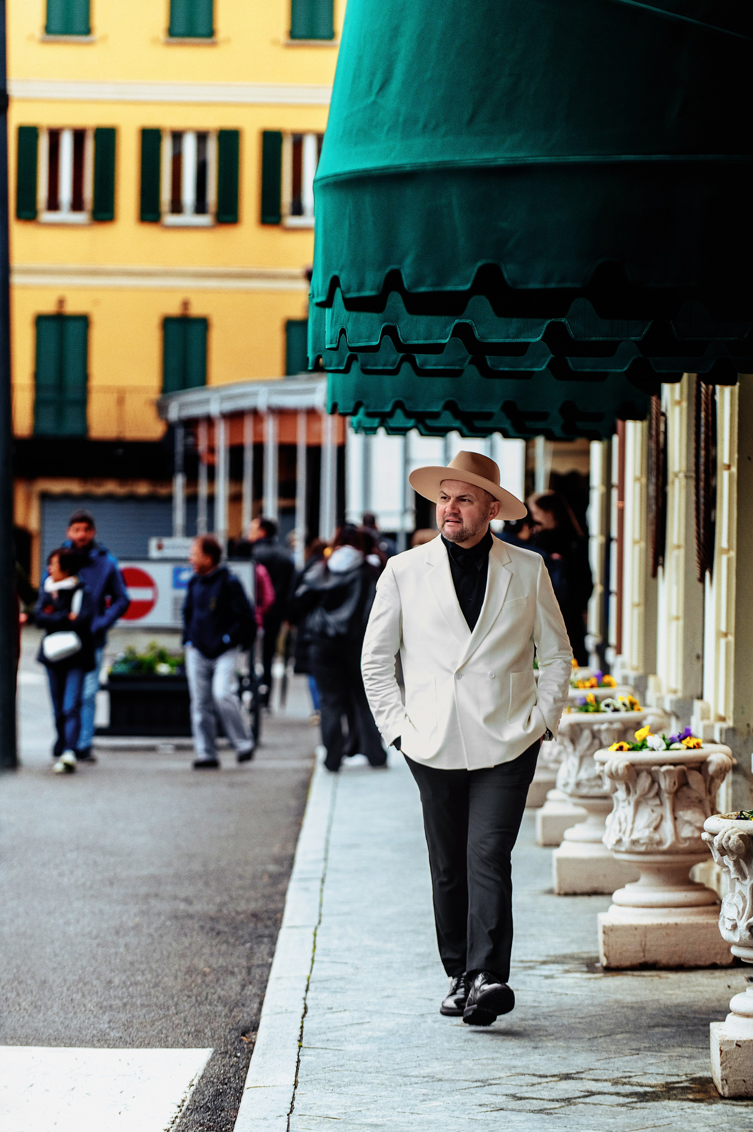 Como Evghenii. Wedding photographer from Moldova Alexey Chipchiu