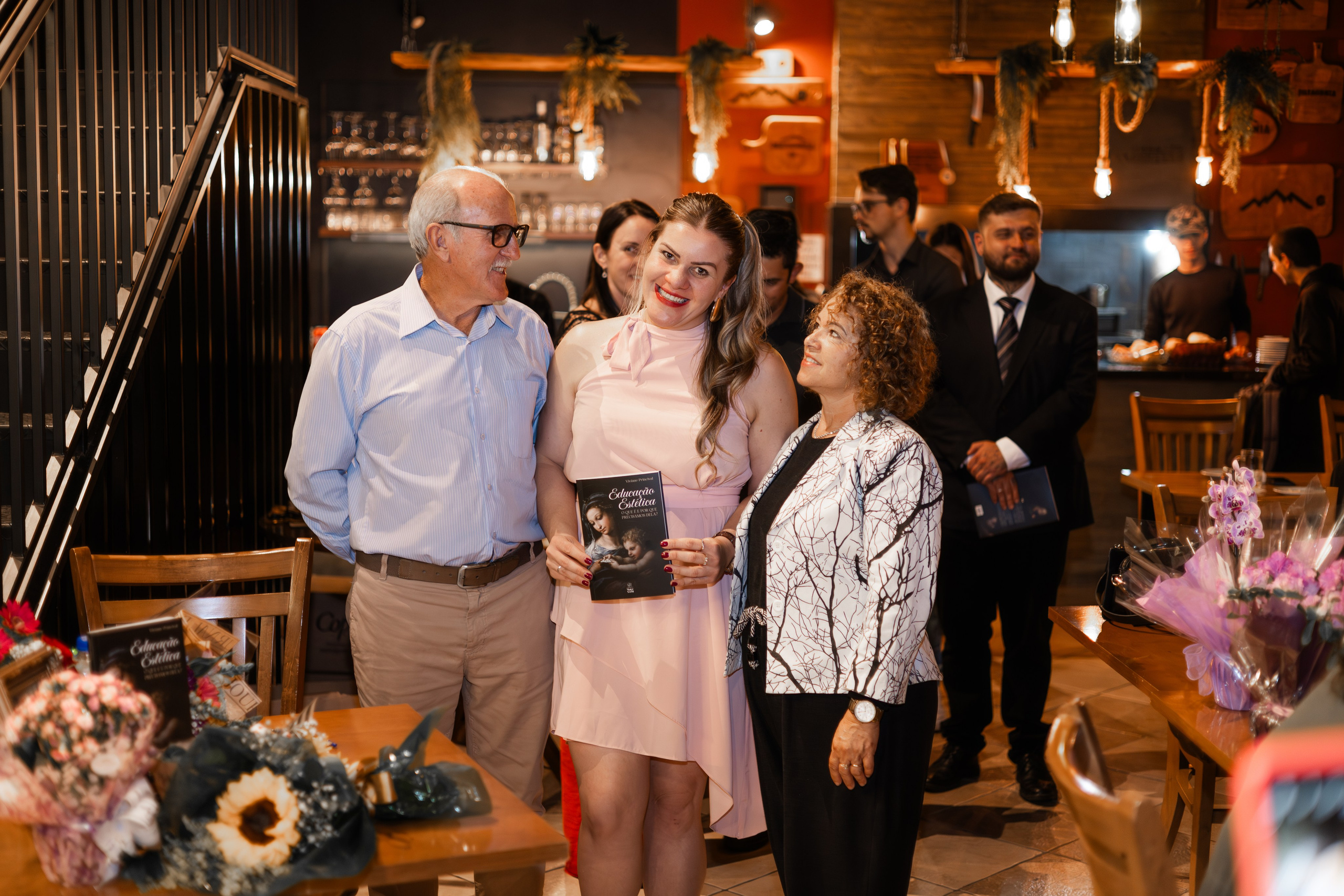 Lançamento de Livro Vivi Princival