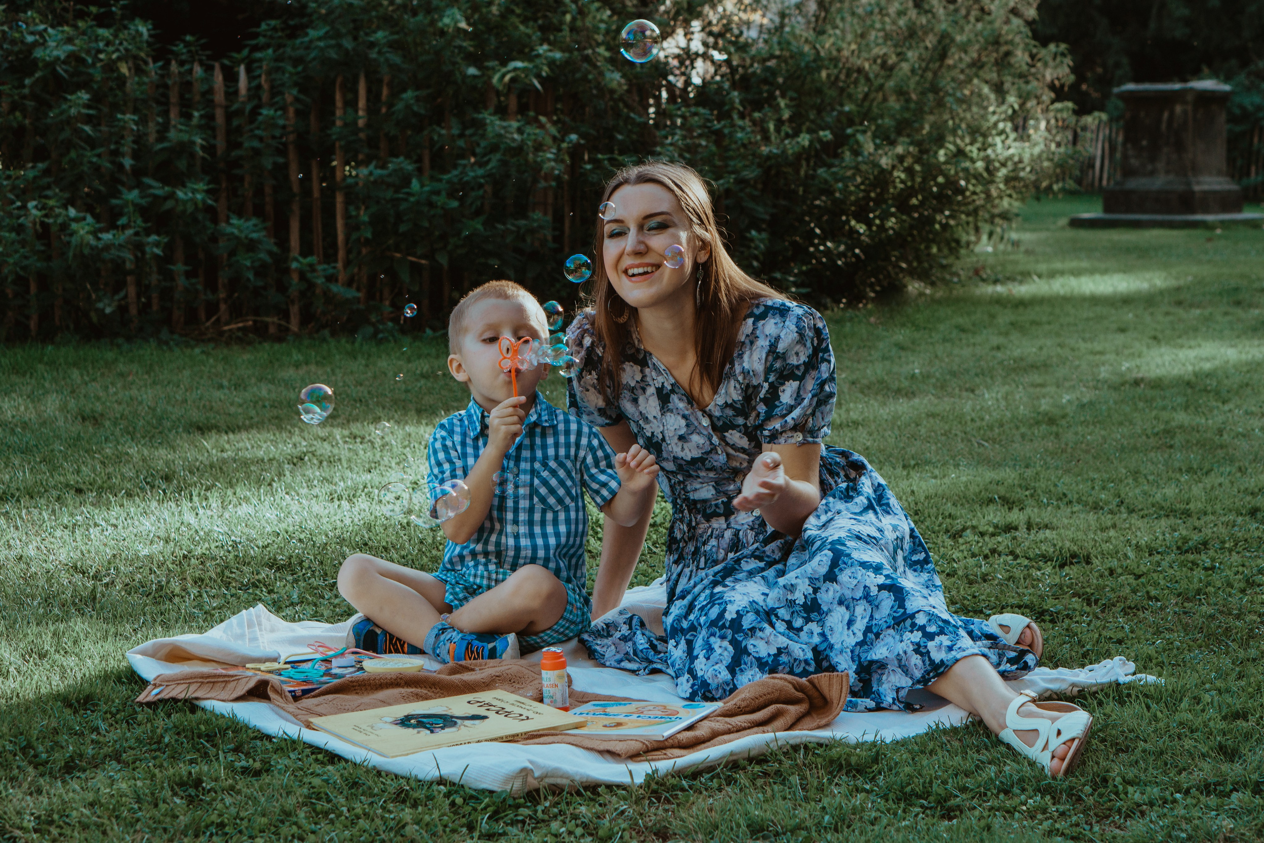 Little Kolya know how to have fun ;). Family photographer Aargau Zurich
