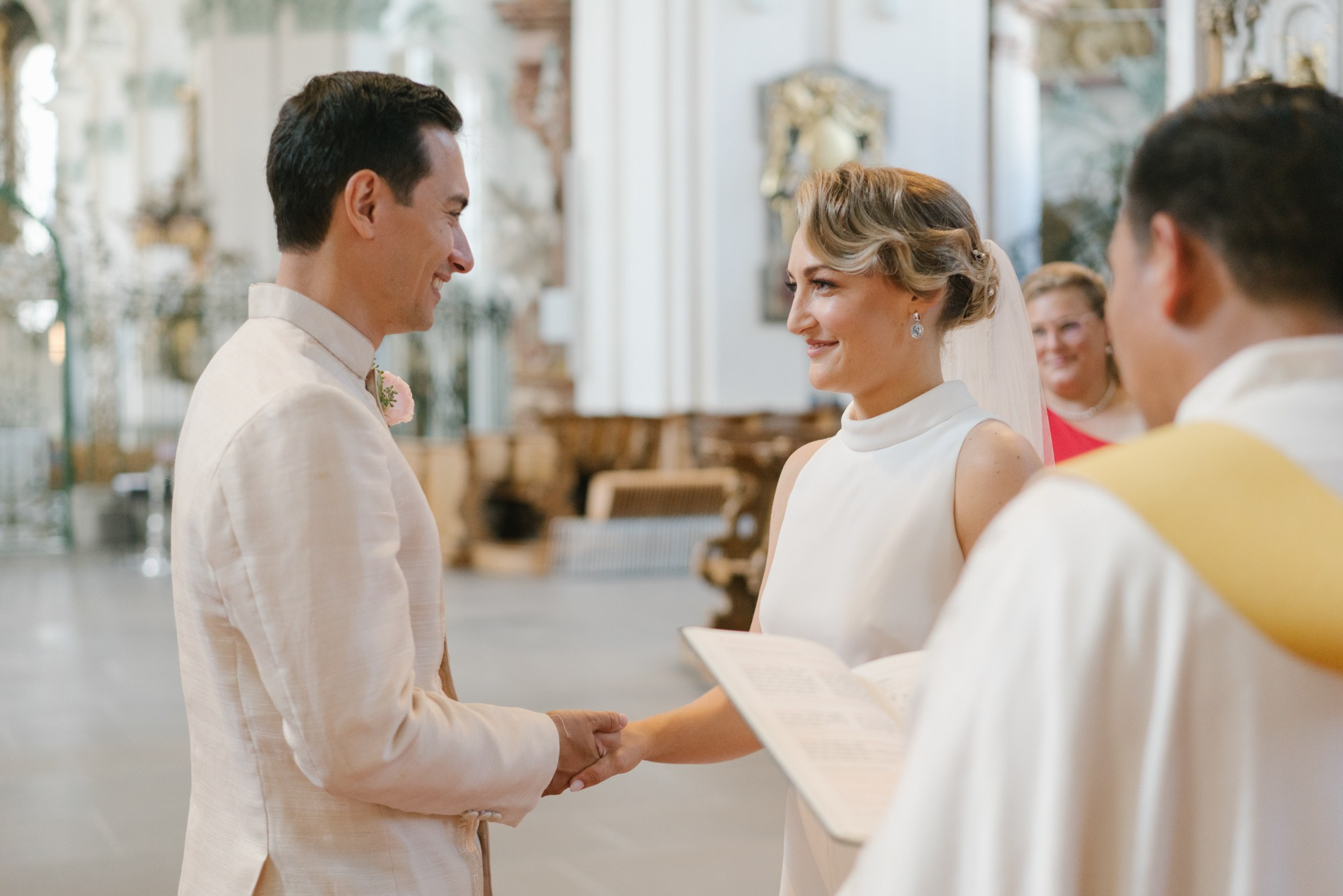 Wedding ceremony in St Gallen Cathedral by photographer in Switzerland. Inna Zaytseva Photography | Photographer in Munich | Content Creation