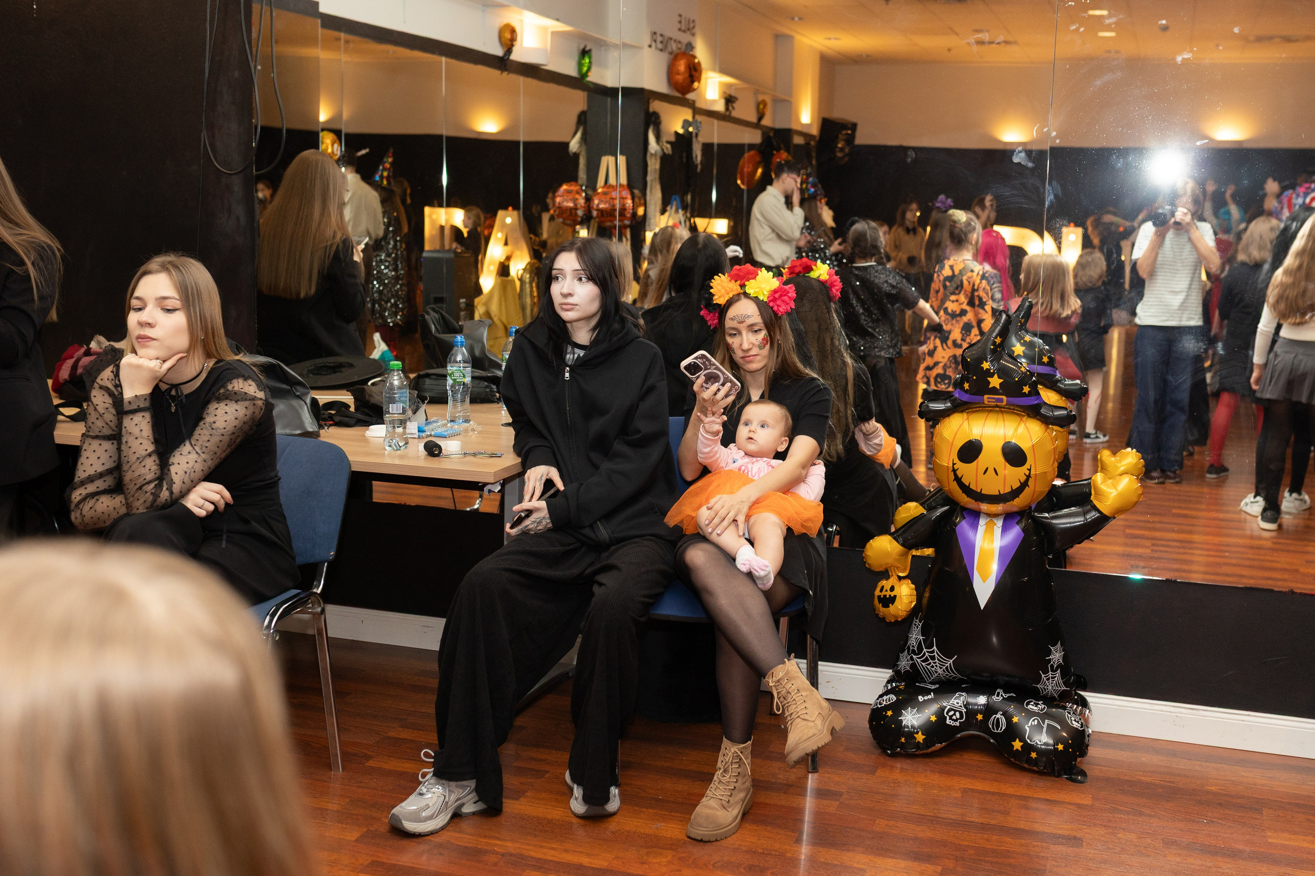 Leo dance studio Helloween 2025. Семейный и детский фотограф в Варшаве Мила Бобровская