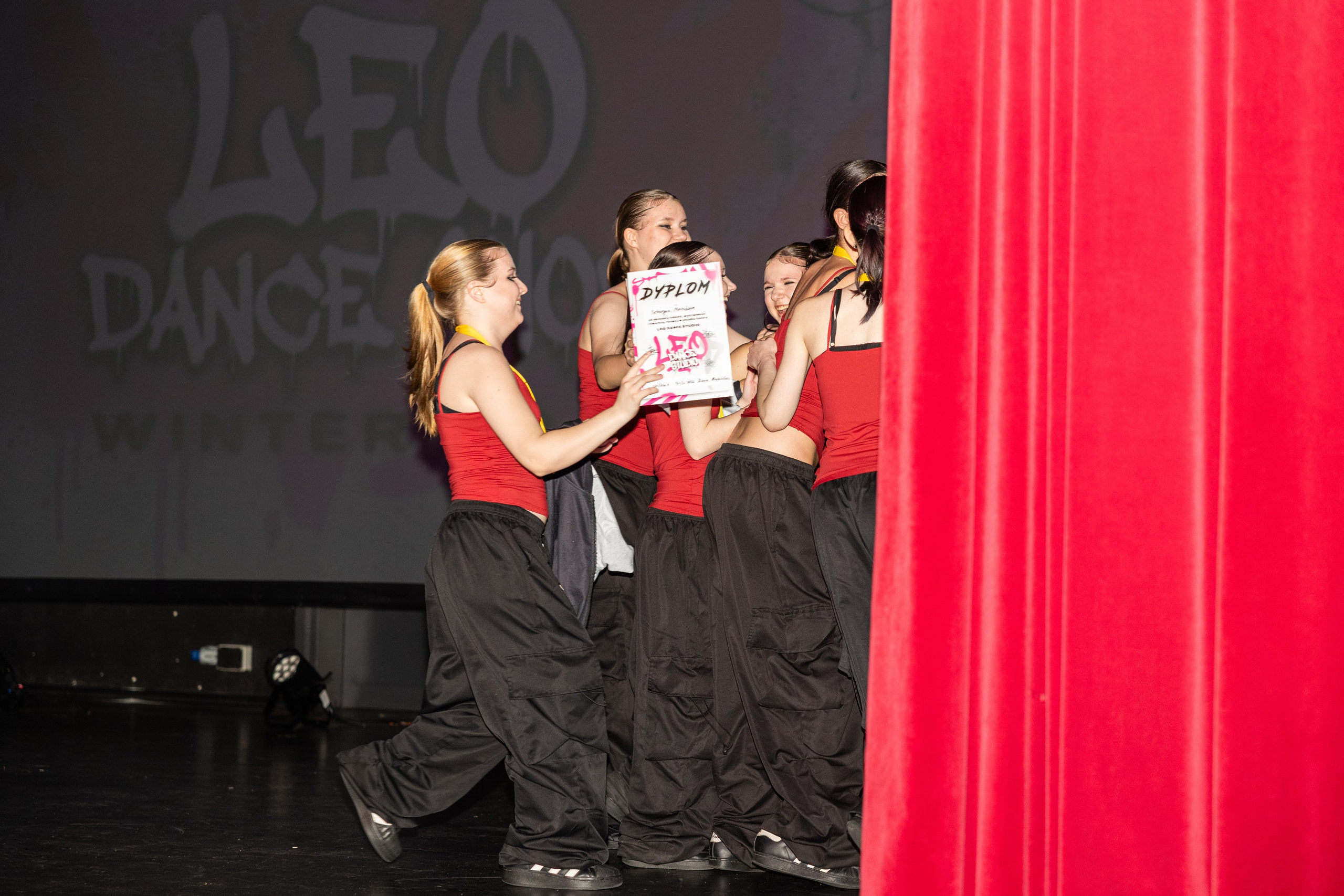 LEO DANCE SHOW WINTER 2025. Семейный и детский фотограф в Варшаве Мила Бобровская