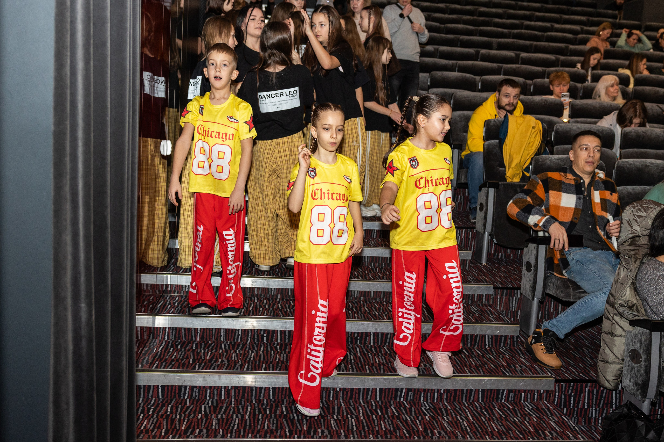 LEO DANCE SHOW WINTER 2025. Семейный и детский фотограф в Варшаве Мила Бобровская