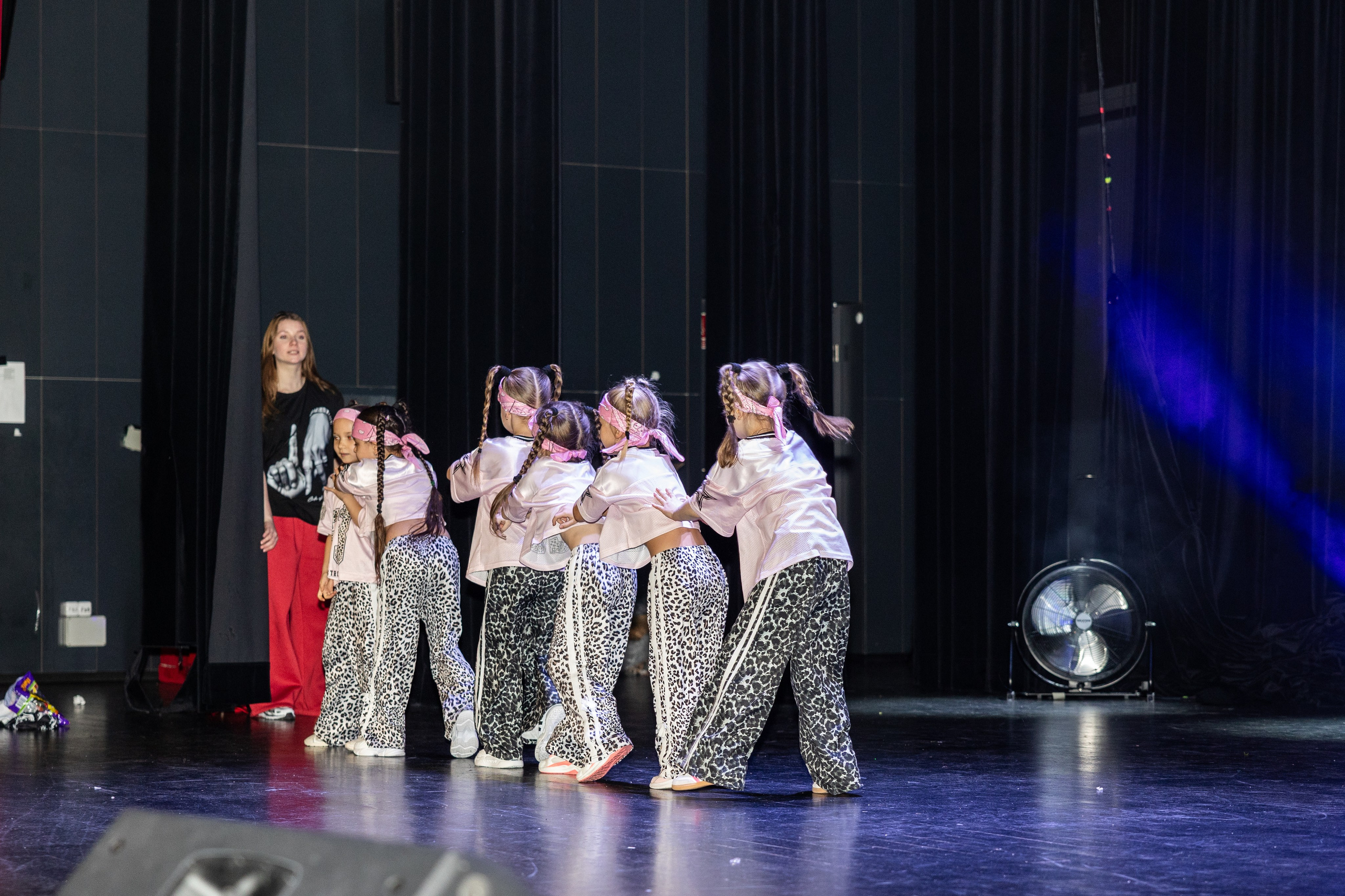 LEO DANCE SHOW WINTER 2025. Семейный и детский фотограф в Варшаве Мила Бобровская