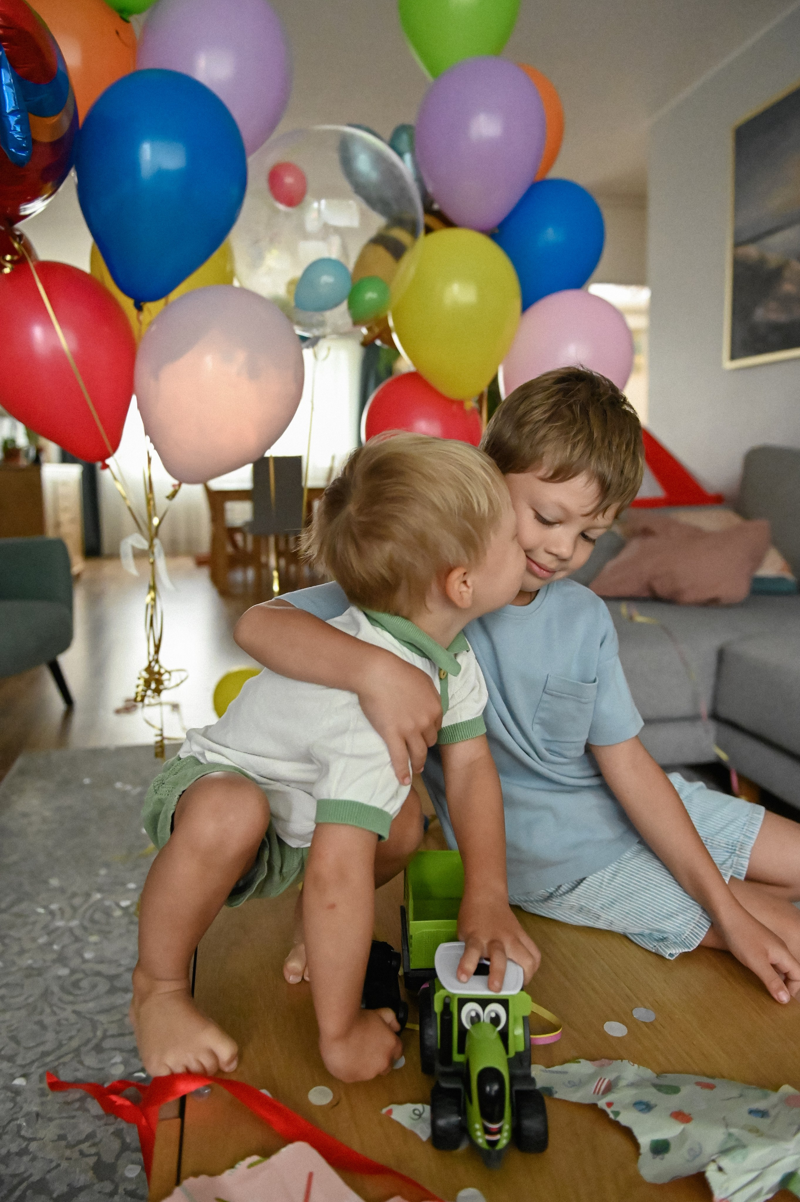 Праздник во дворе дома. Детский и семейный фотограф в финляндии дина пулкка. контент фотограф