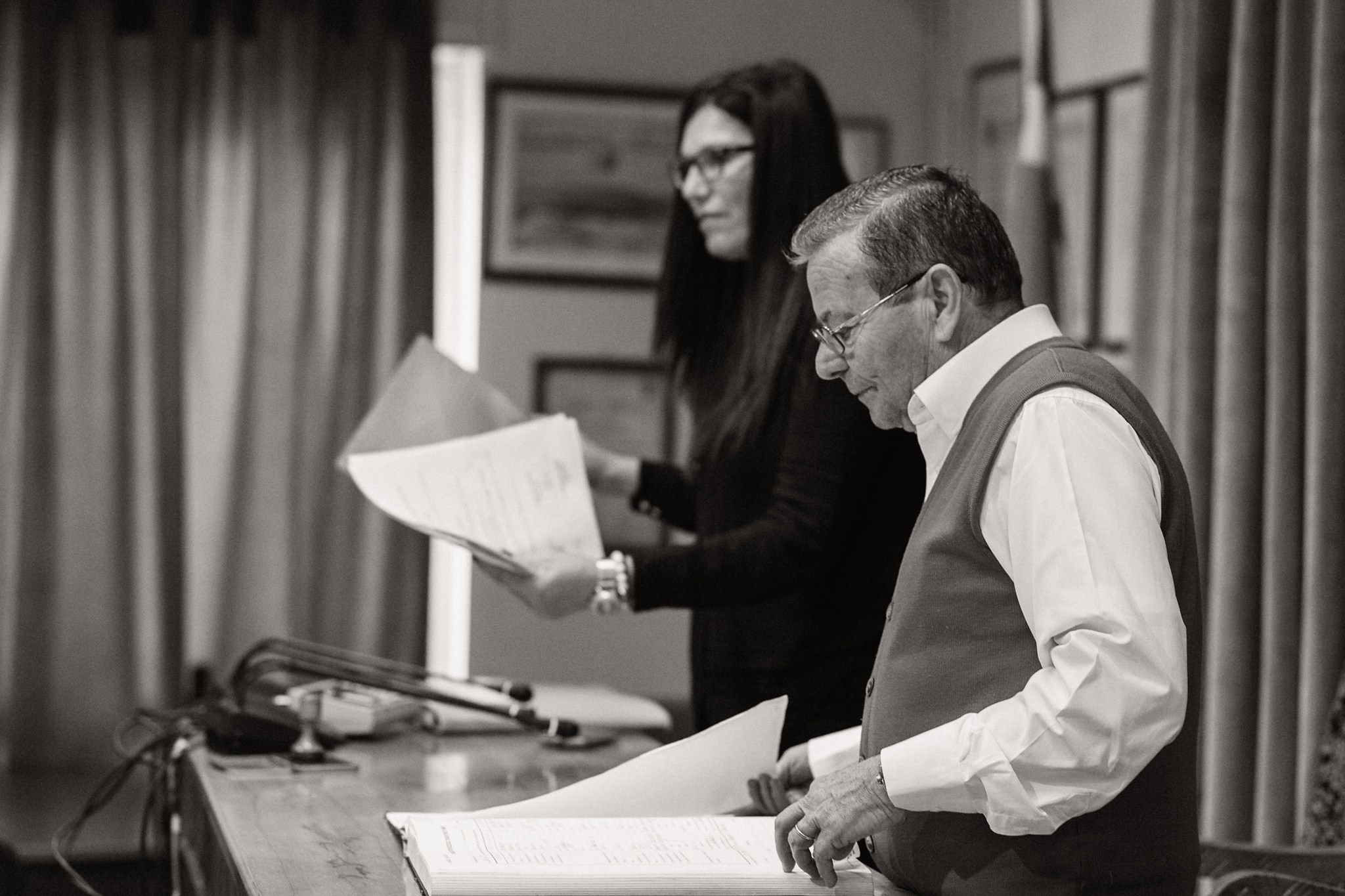 Ronalds & Svetlana, Crete. Denny Savon — Photographer in Santorini | Weddings, Love Stories & Flying Dress