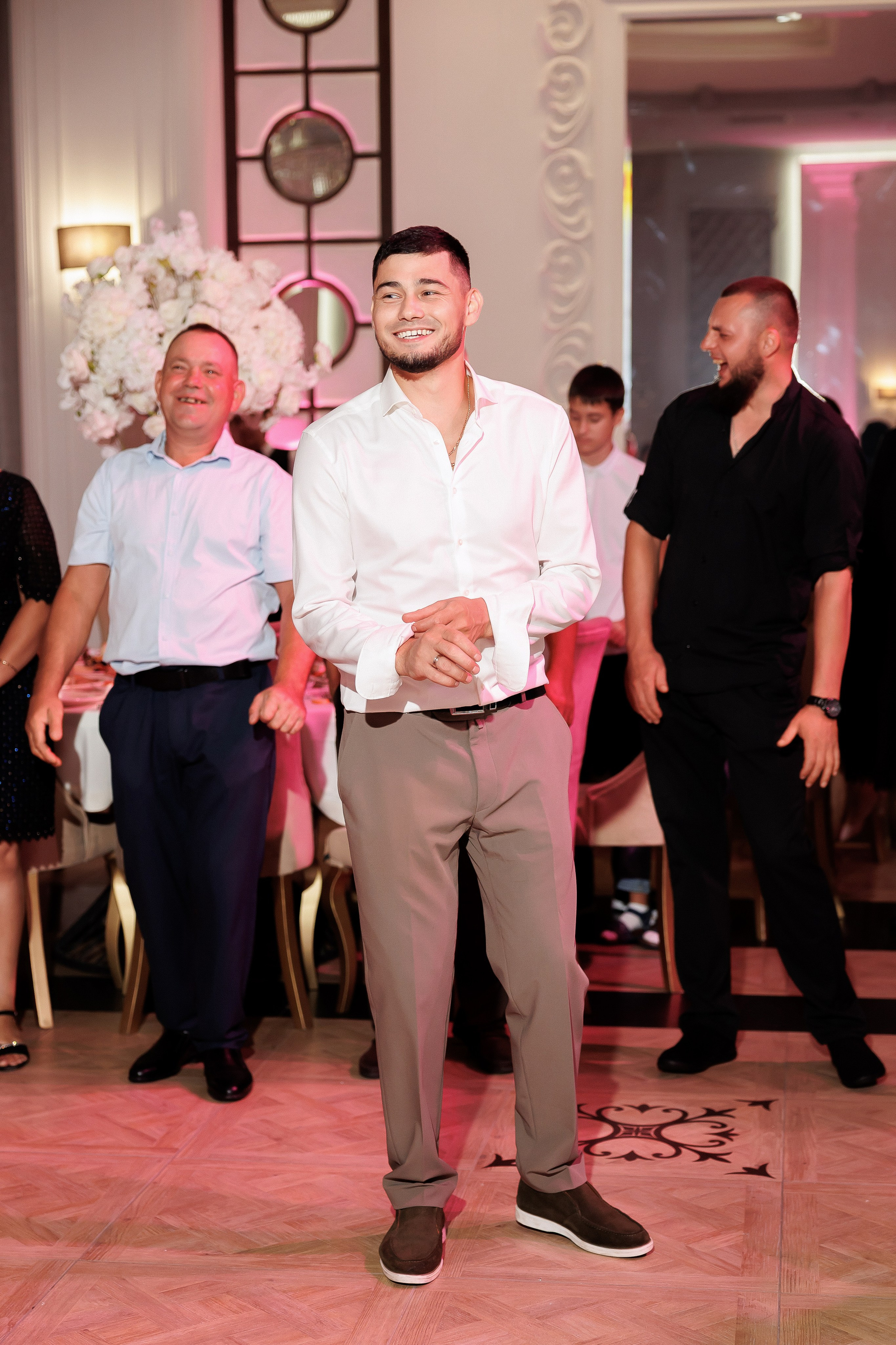 Eugen & Livia — Grand Elysee — Wedding Day. Servicii Foto și Video 067188353