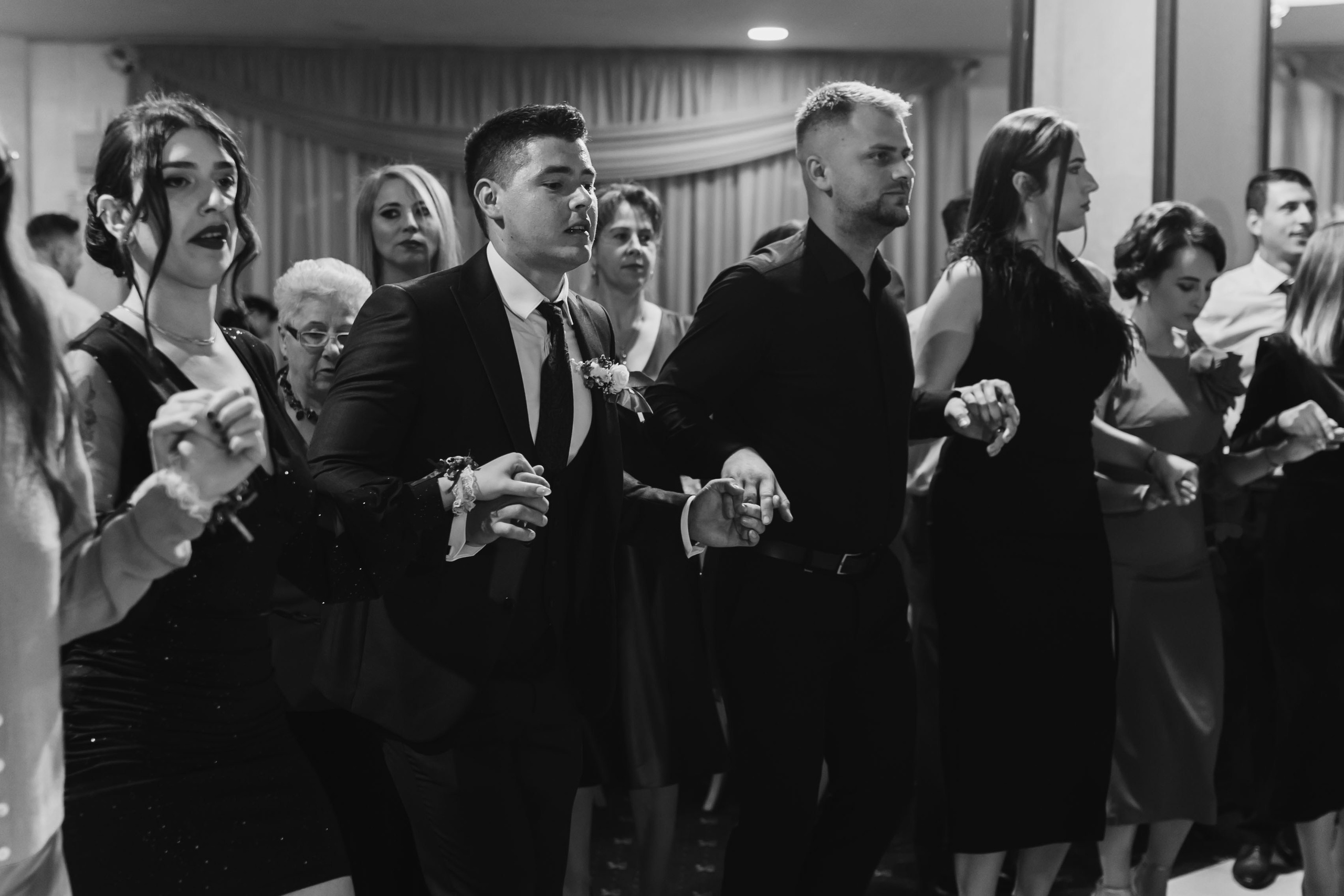 Loredana & Emilian – Ziua Nunții | Videografie - fotografie Botez Suceava, Iași, Botoșani. Servicii foto-video profesionale, pentru momente de neuitat