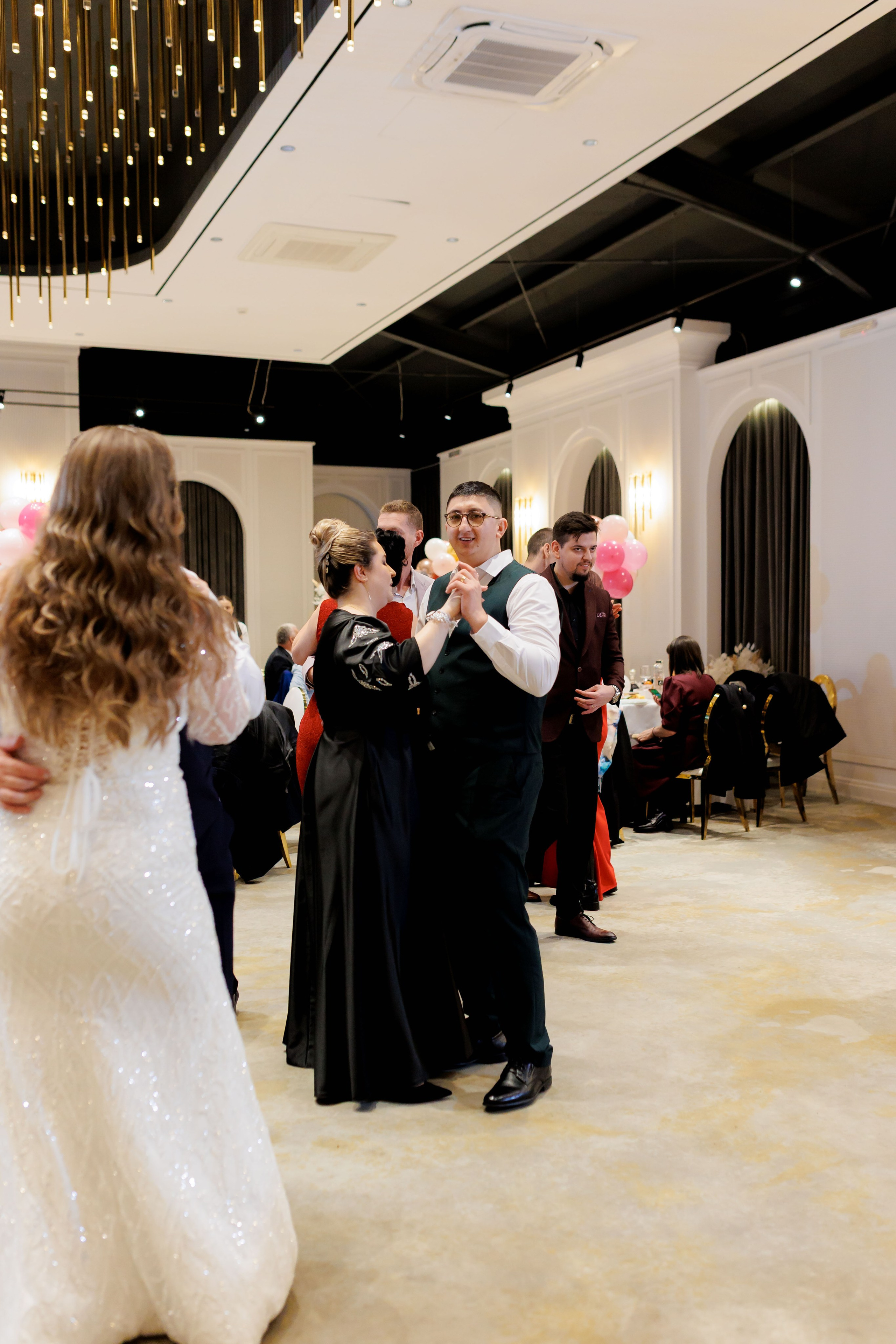 Povestea voastră, regizată de noi |Cristi Turculet Videograf Nuntă Suceava | wedding highlight. Servicii foto-video profesionale, pentru momente de neuitat