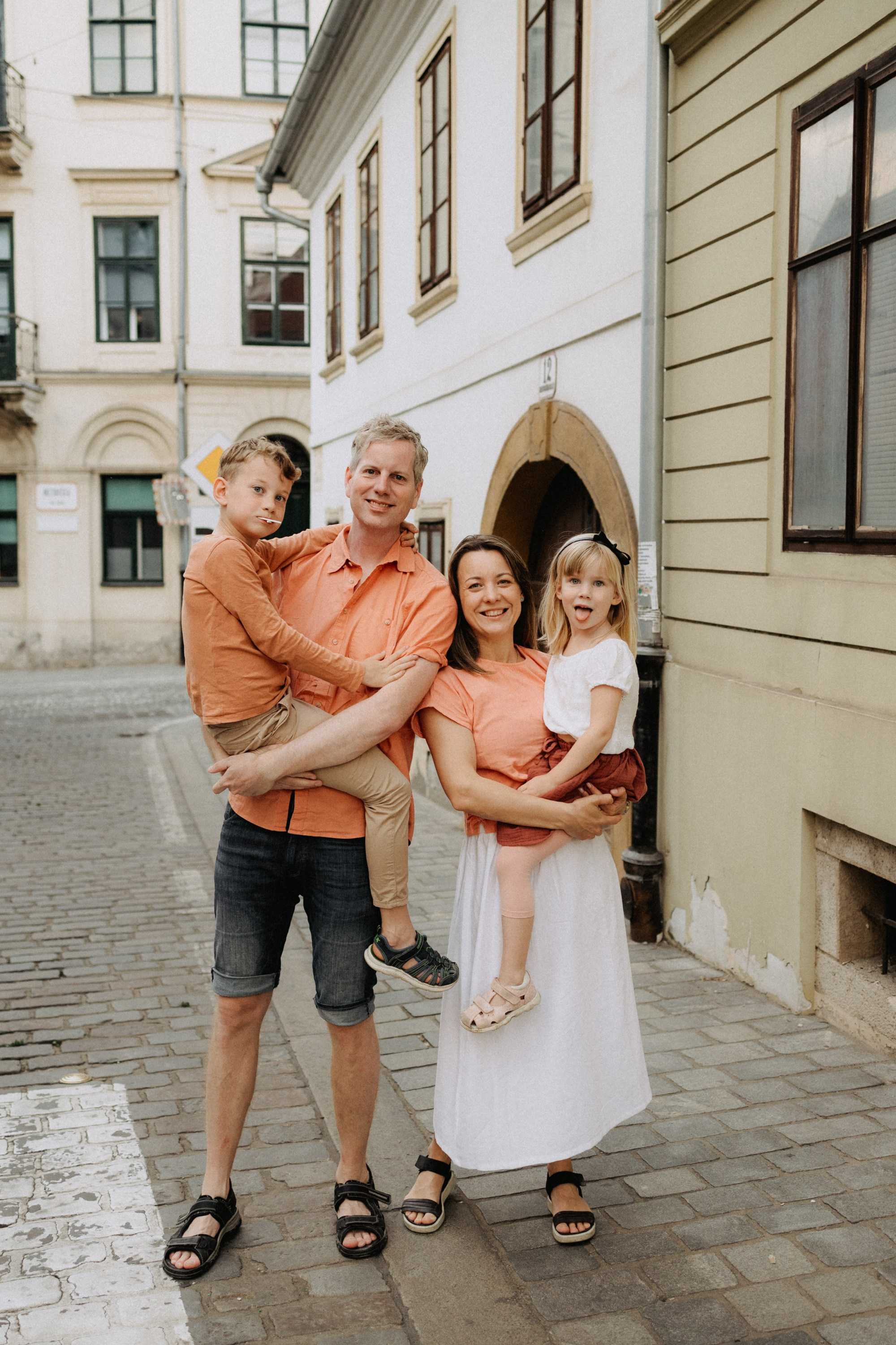 Family in the city. Elena Gorobets. Photographer in Zagreb
