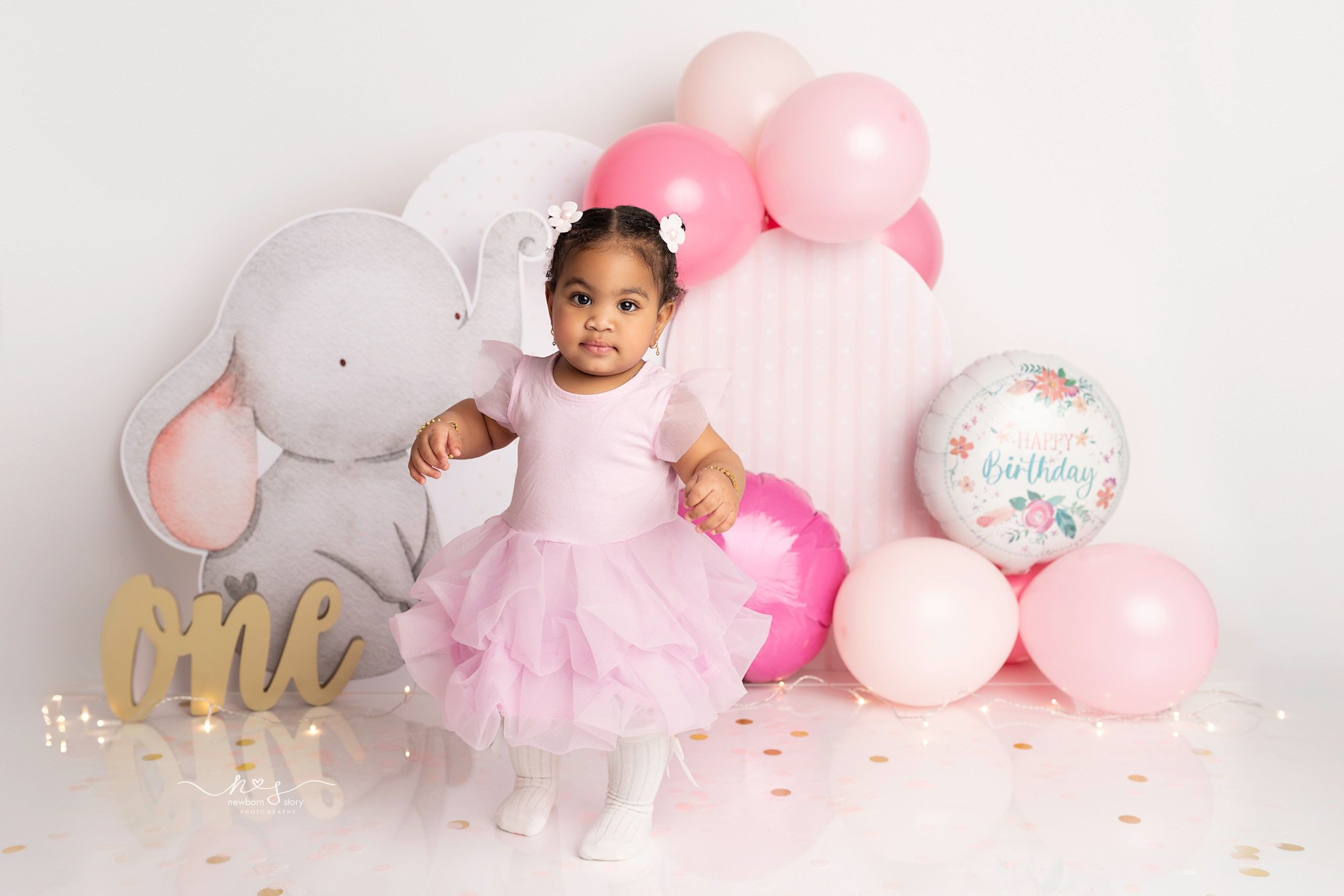 CAKE SMASH PHOTOGRAPHY. Newborn, Sitter and Cake Smash Photographer in Doha, Qatar