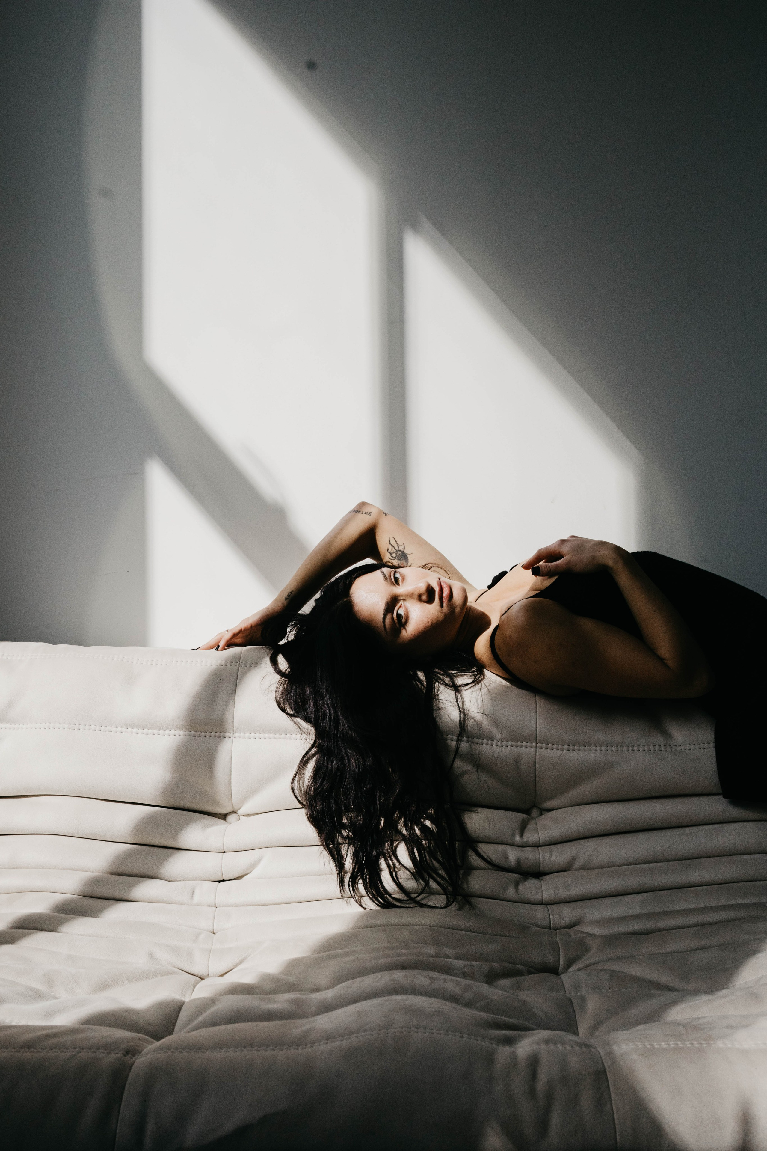 E. Rawnoir- Portrait photography by Daria Paliy.Timeless black&white portraits of women in NYC area