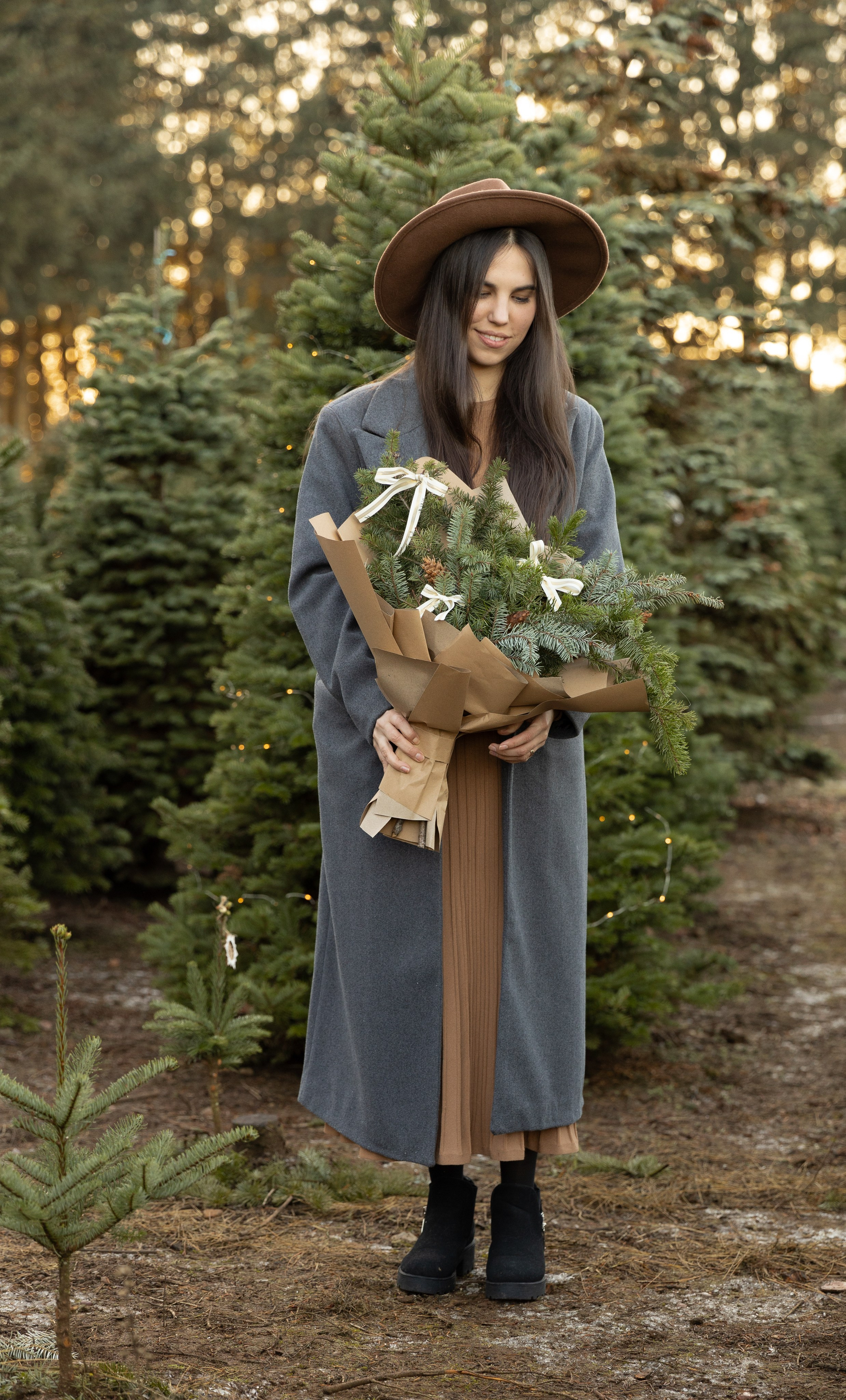 Christmas tree farm. Family and Wedding photographer