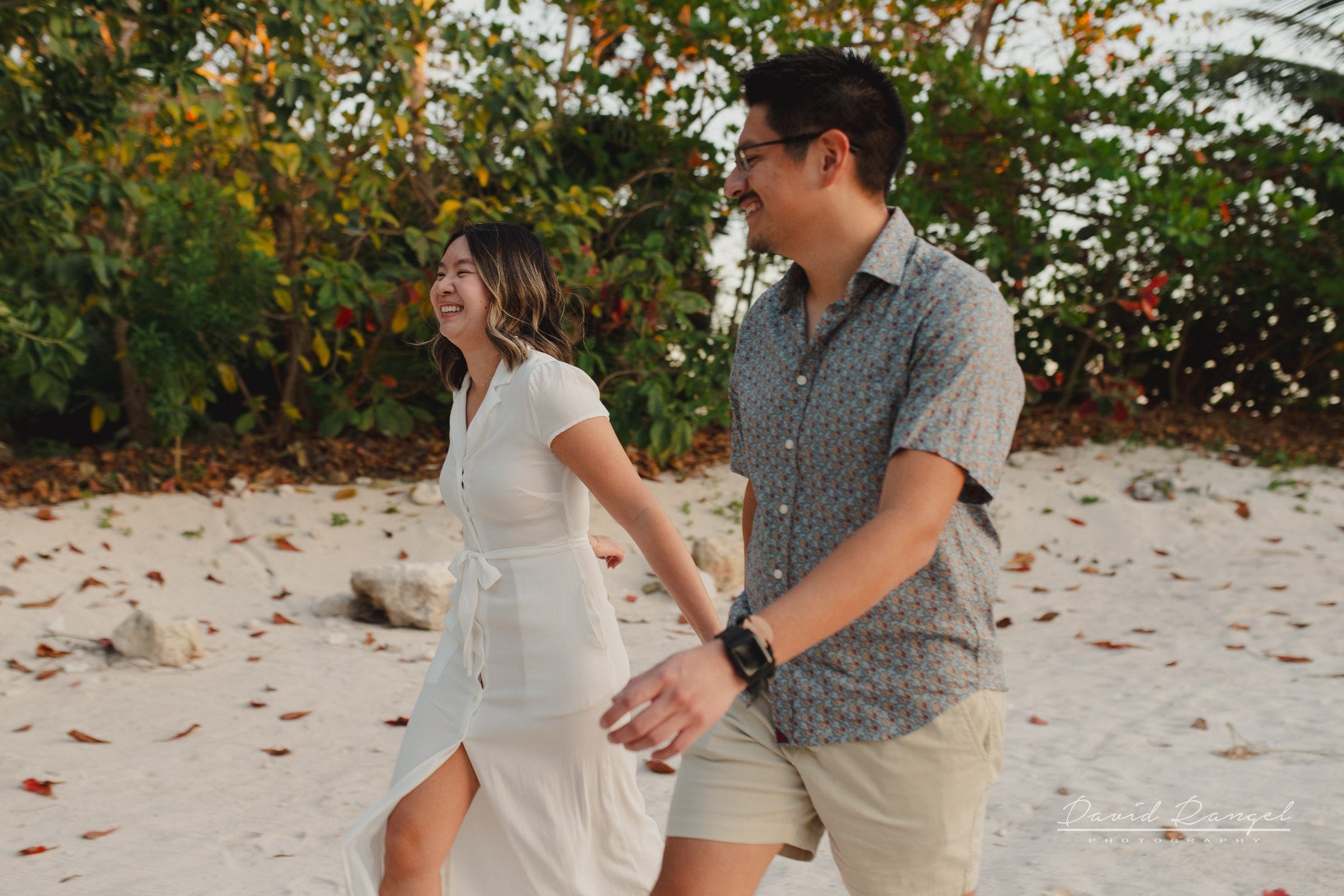 Engagements and Anniversaries Sessions in all the Riviera Maya. Destination wedding photographer based in Cancun and Riviera Maya with service worldwide