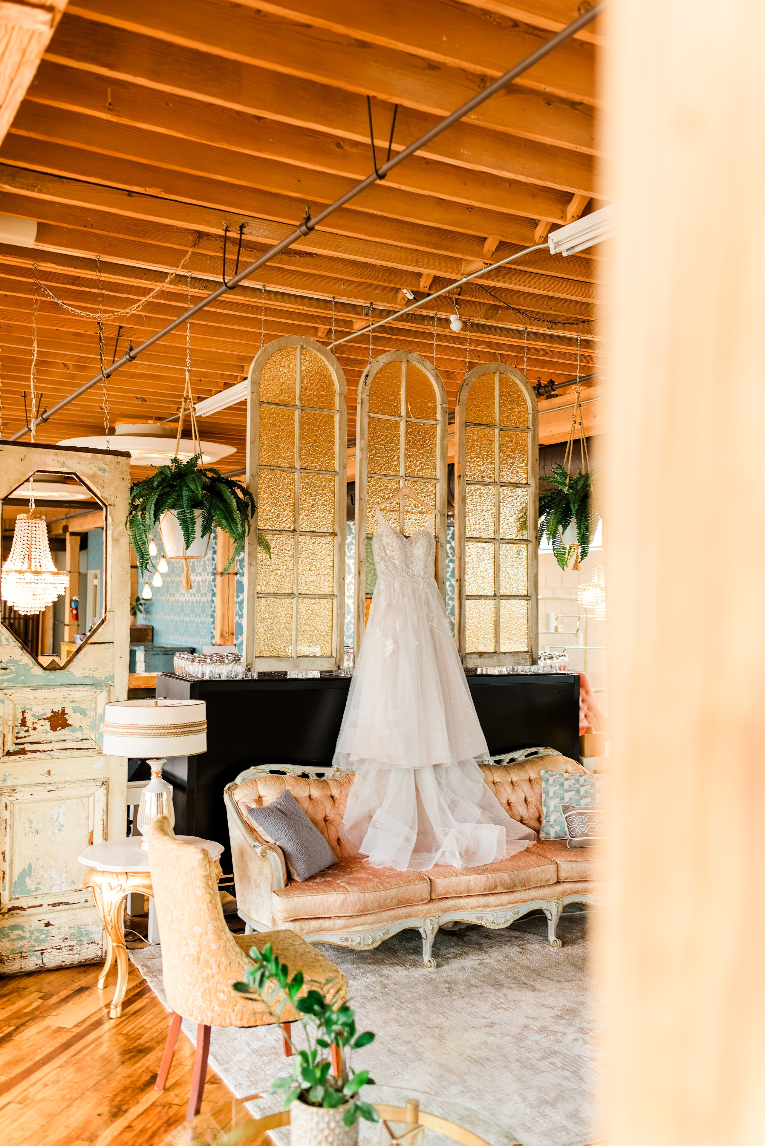 Bold & Eclectic Wedding at The Cheney Place | Grand Rapids Wedding Photographer. Alexandria Danielle Photography | Fort Wayne & Indianapolis Wedding Photographer