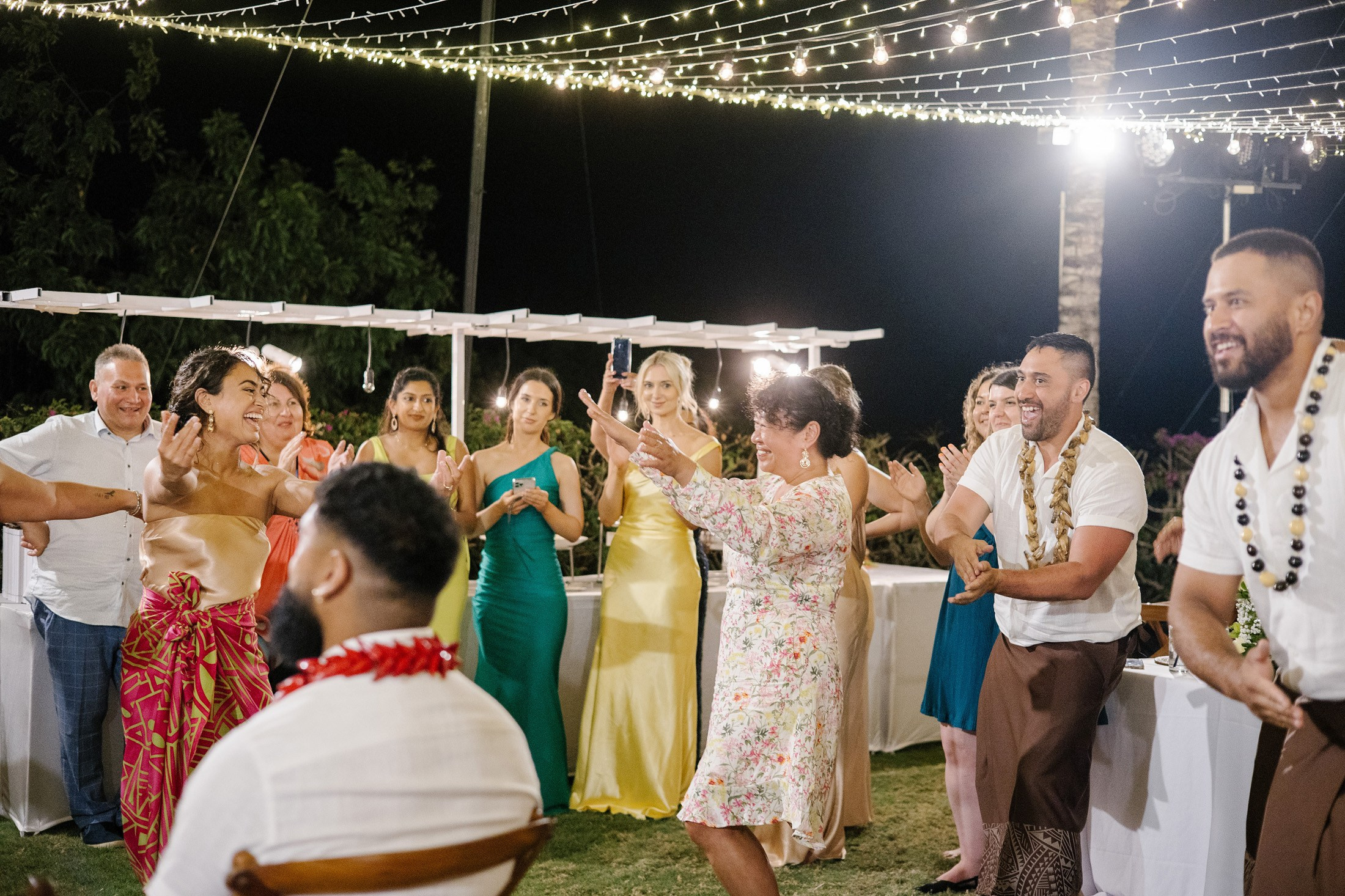 Big funny wedding with guests in paradise Bali island. Get.it.feel — Aesthetic Photography and Videography