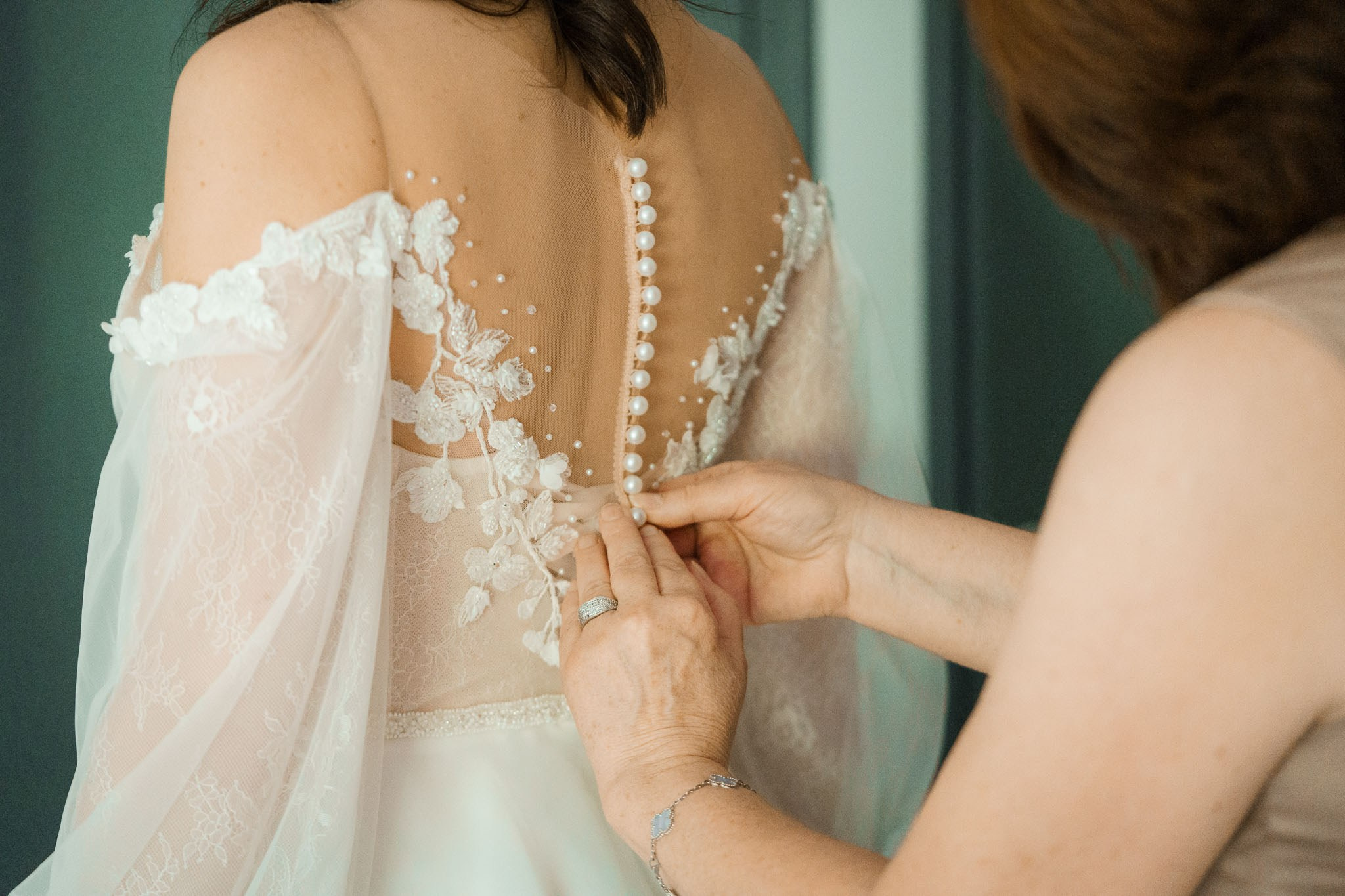 K& F, destination wedding photographer in L’Orangerie de l’Orée du Bois, France