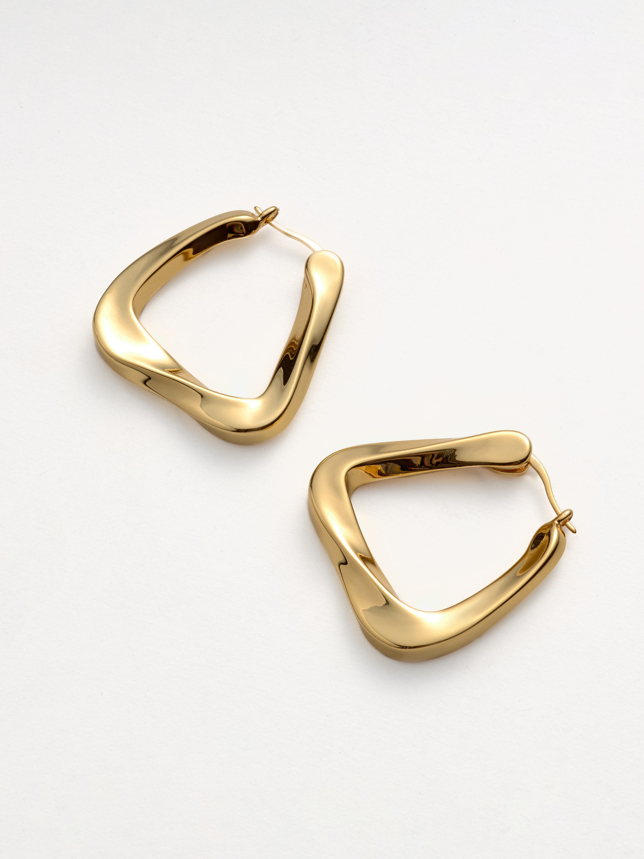 Ювелирные изделия и бижутерия. Предметная фотосъемка в Алматы. Студия фото и видео съемки товаров