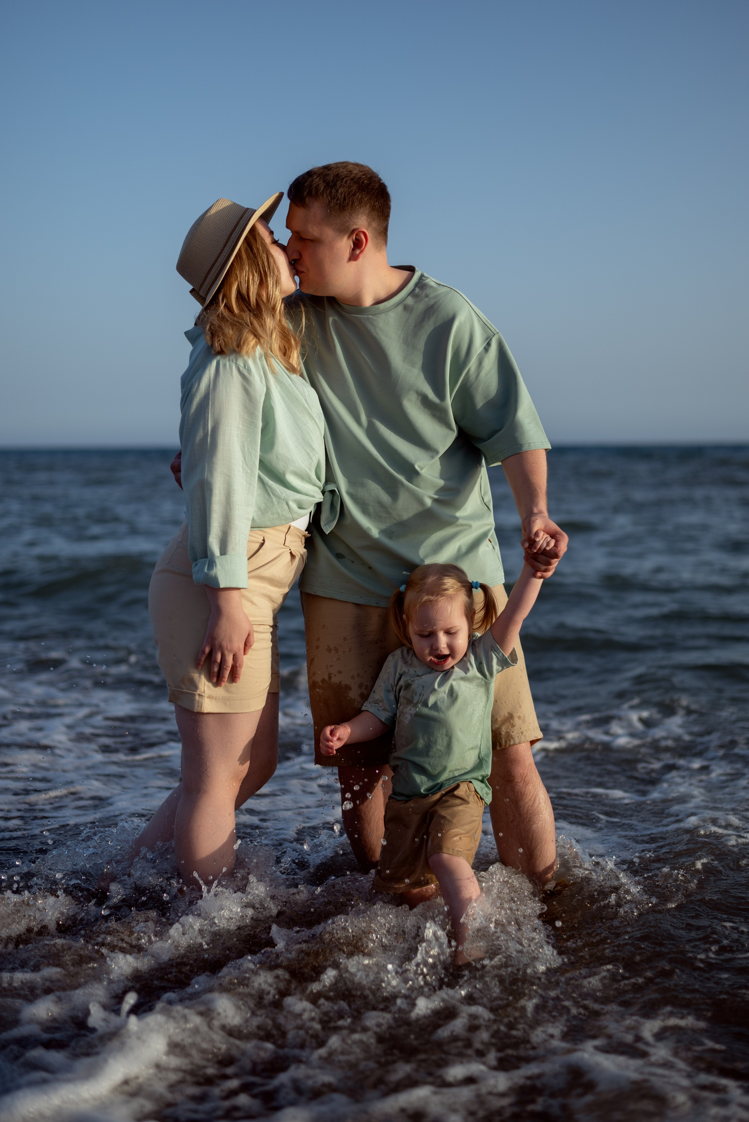 Семейная фотосессия на пляже в Белеке. Фотограф Анталия, Кемер, Белек, Сиде Дарья Кая