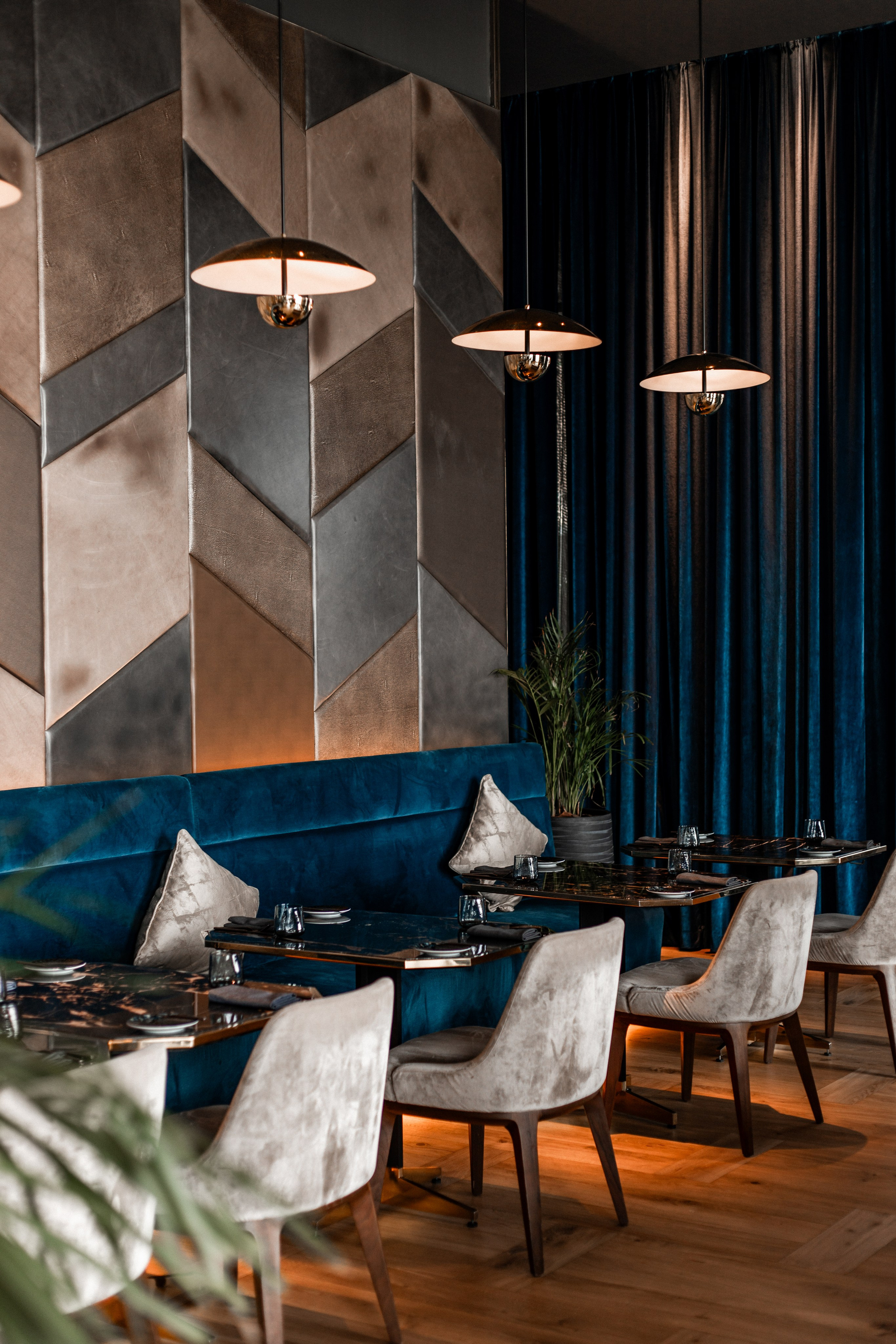 INTERIOR. Photo and video production. Editing & retouching services. Training