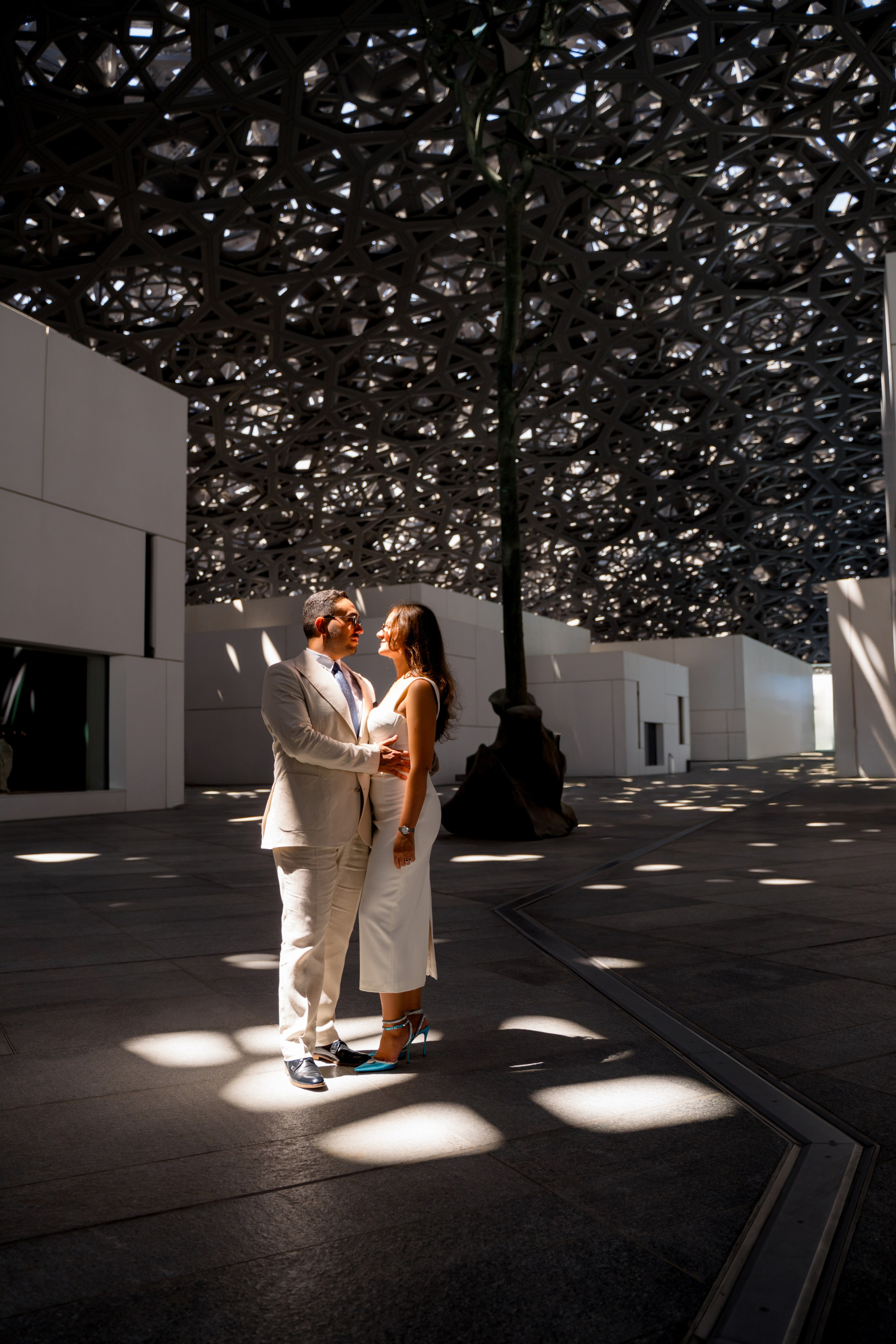 Love story Louvre Abu Dhabi. Фотограф в Абу Даби Марина