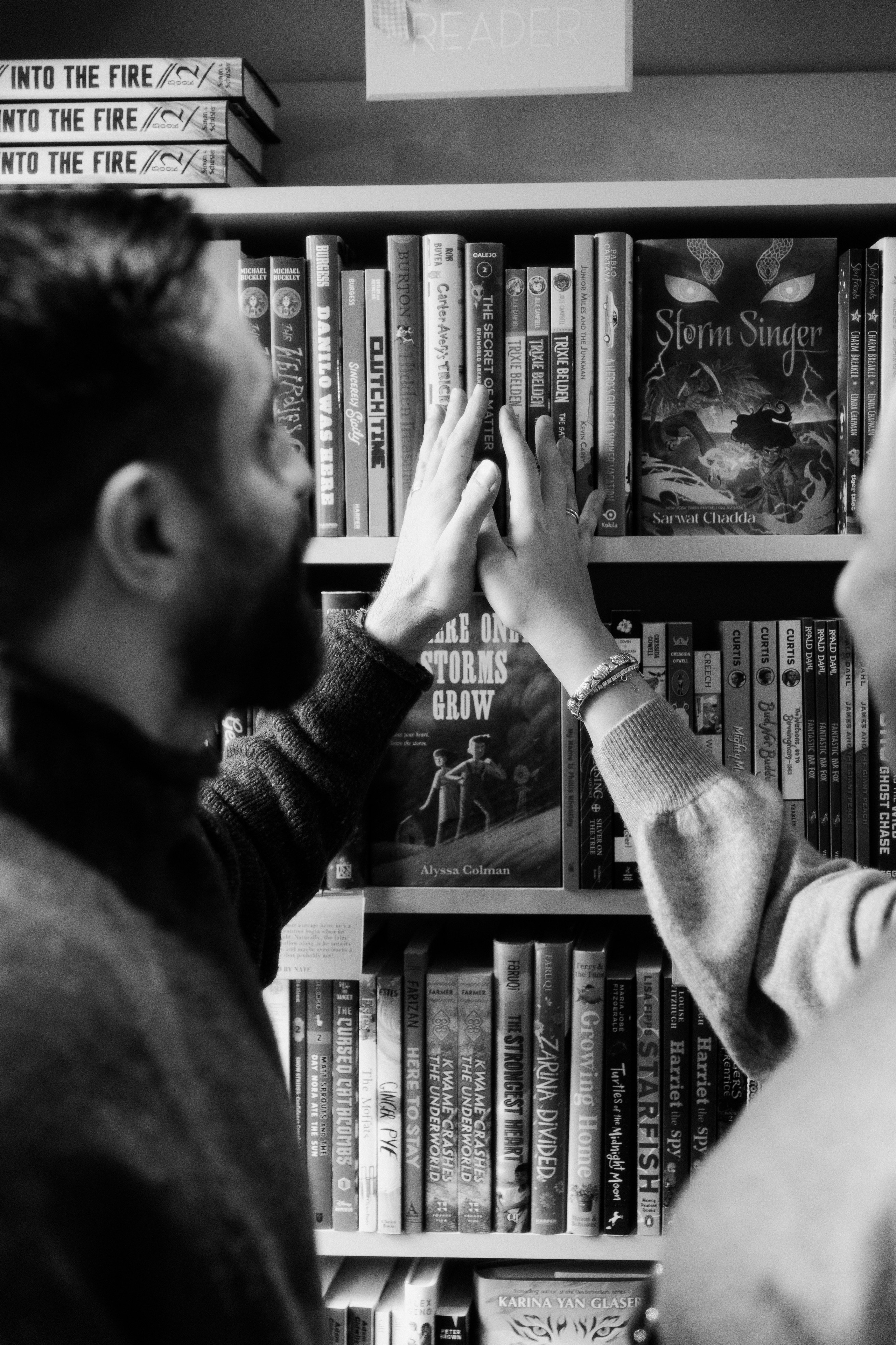 Winter Pregnancy Photoshoot | Bacon Hill, Boston