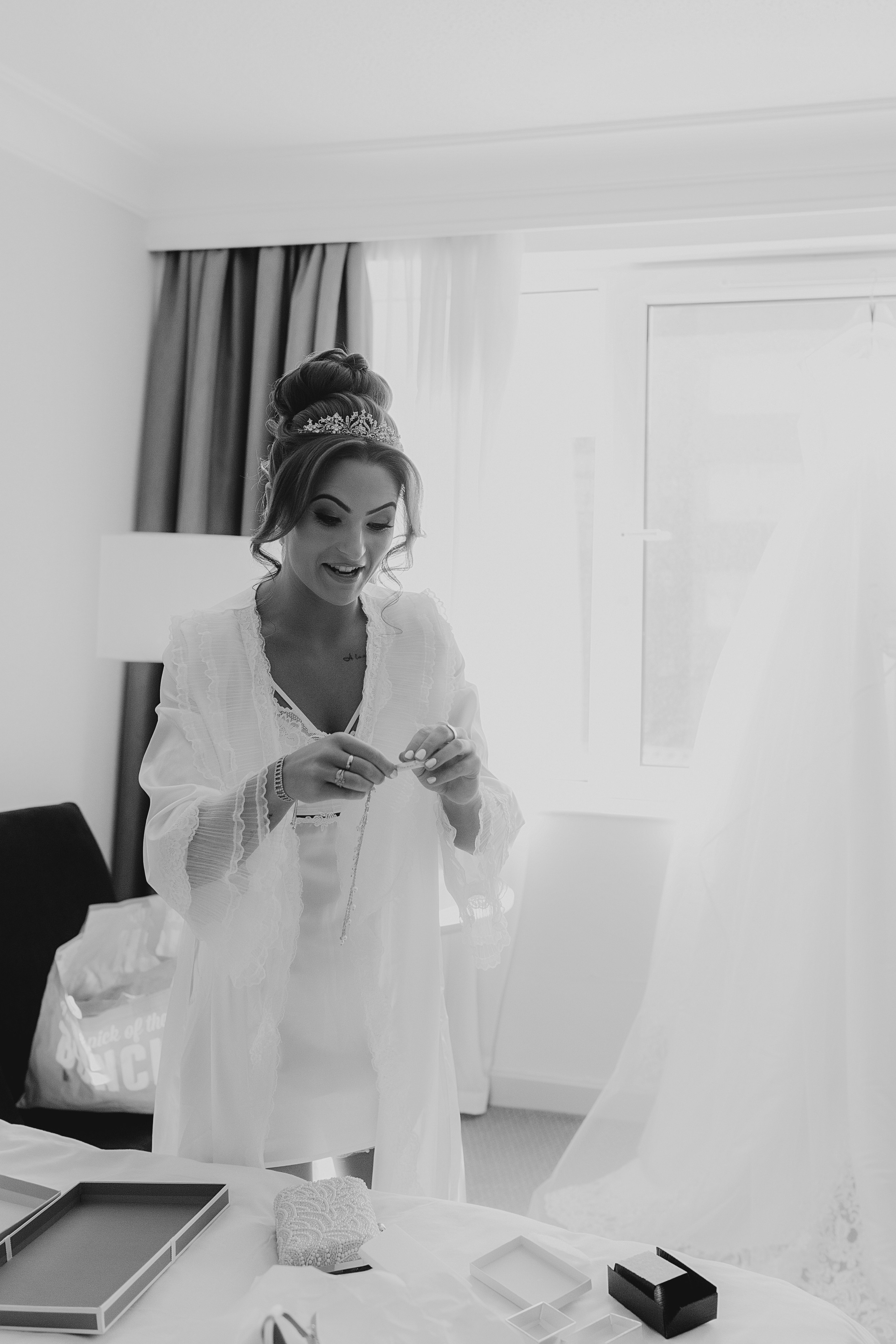 Megan & Oneias. Main