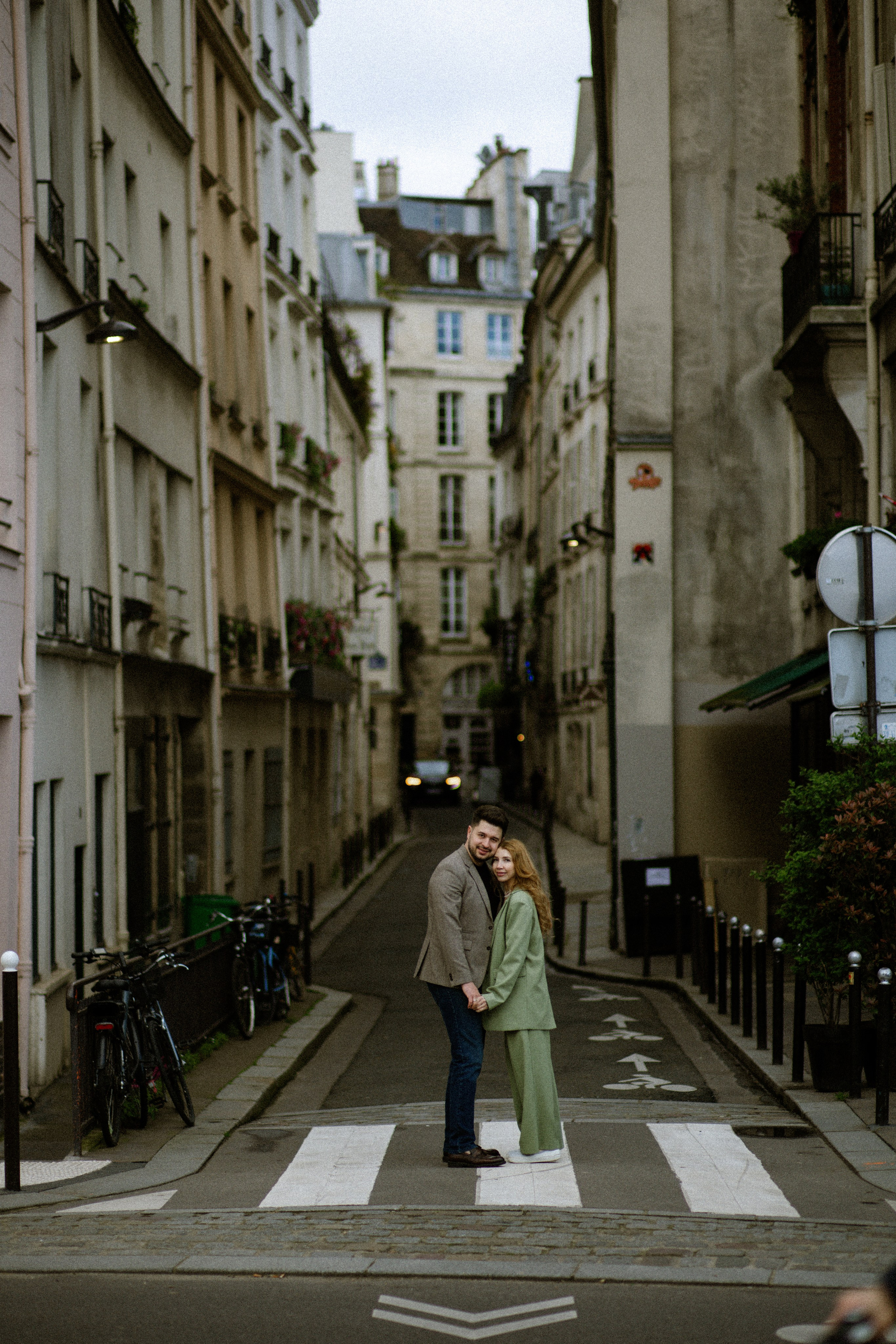 Couple Photo Walk in Paris — Romantic Lifestyle Photography. Paris Wedding Photographer