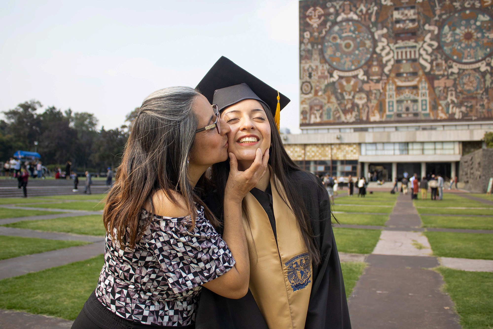 Sesión de fotos de graduación en CU. Marisol Murillo Fotógrafa profesional en Chimalhuacán, Edo. de México