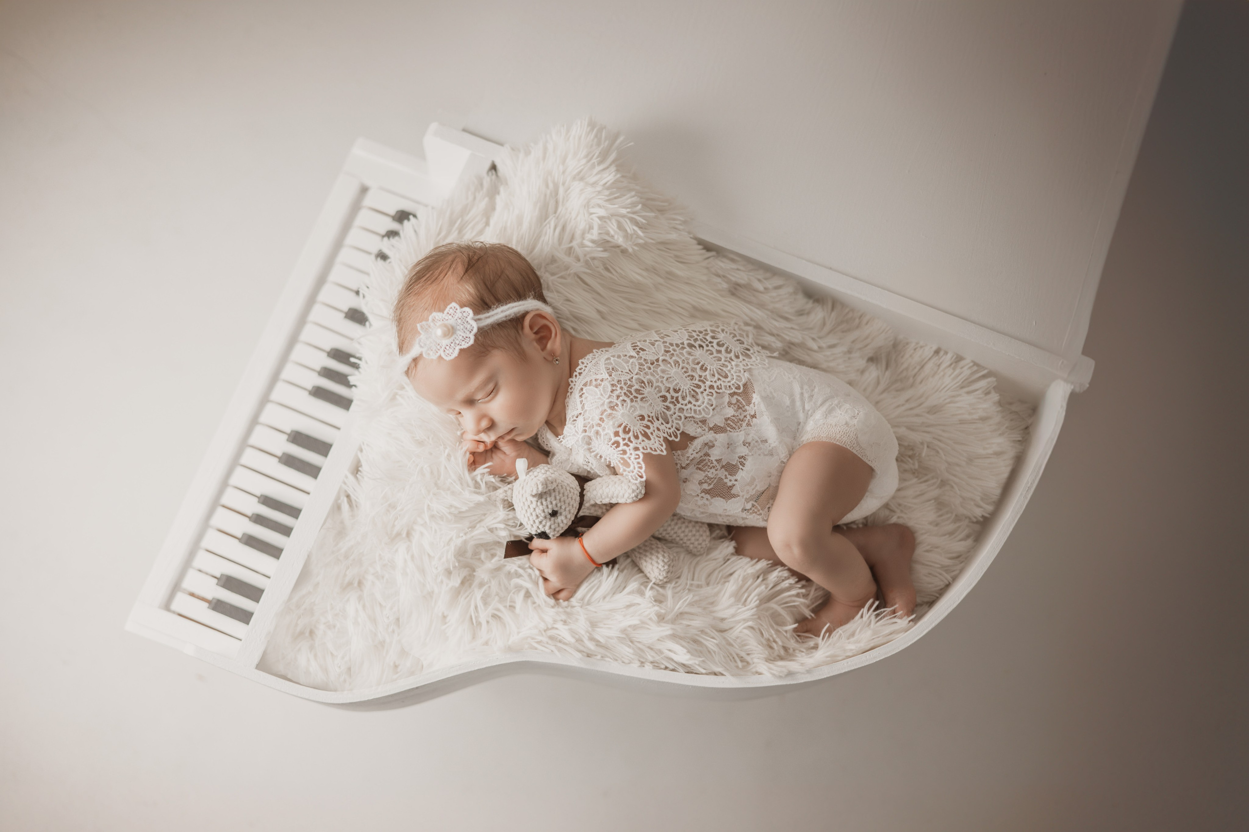 NEWBORN. FOTOGRAFUL LUI MATEI