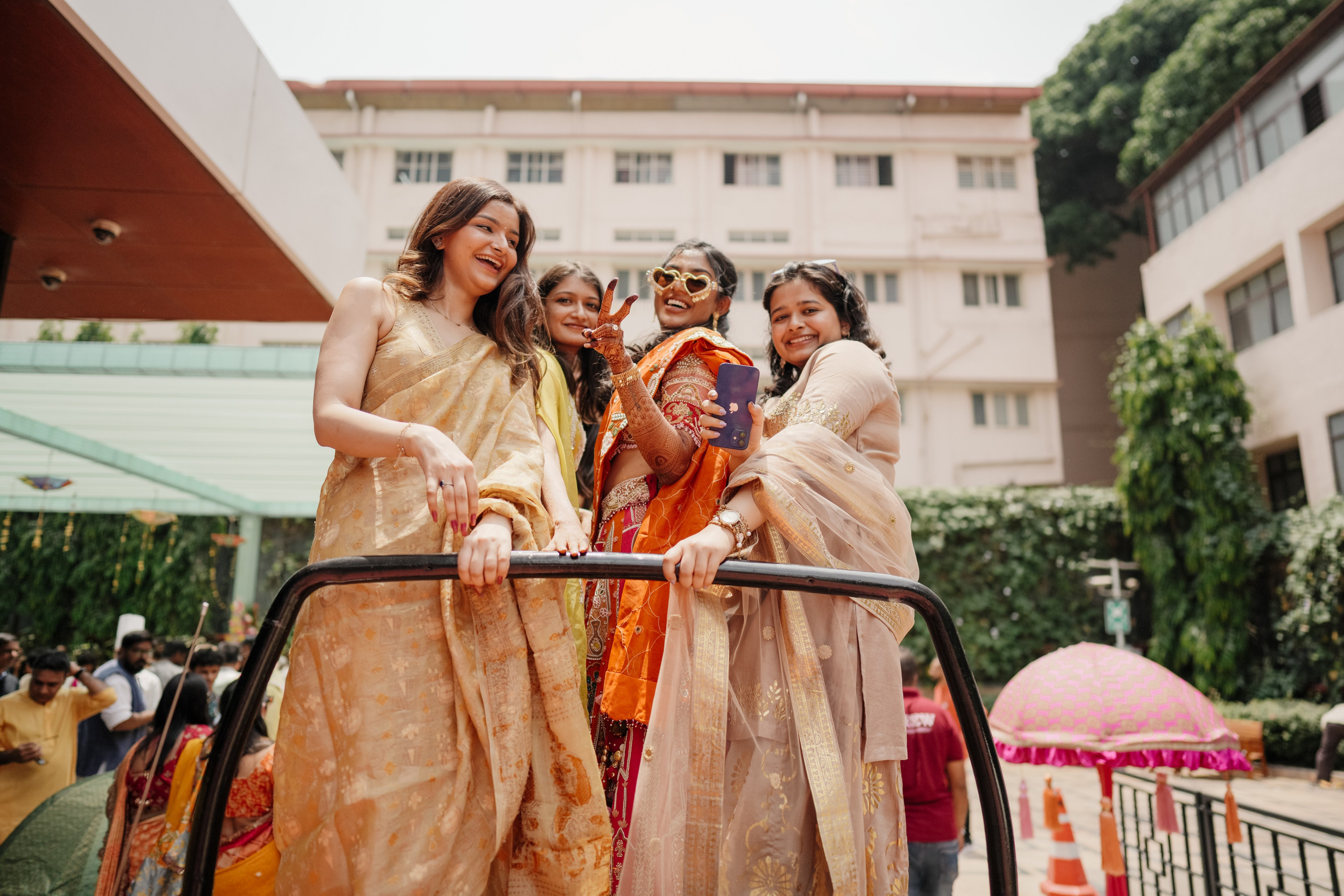 HALDI & MEHANDI. Wedding photographer Stalen Robert