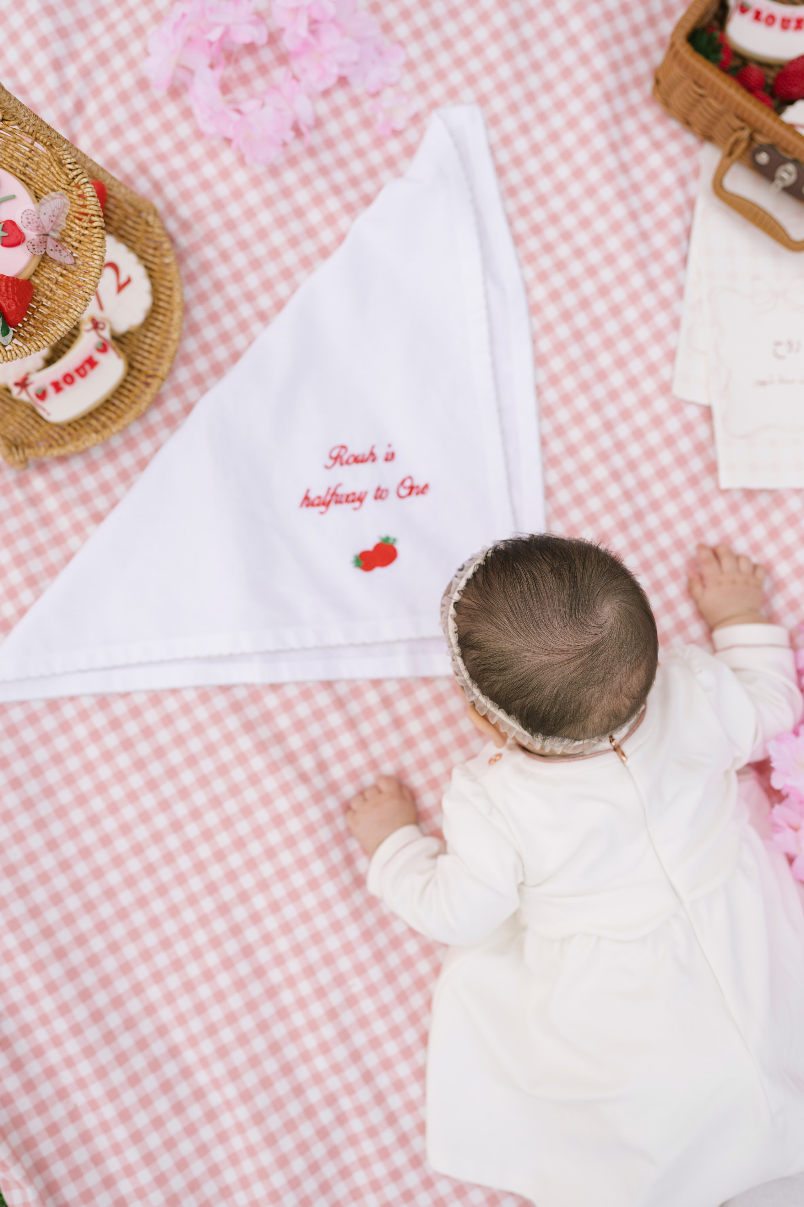 SITTER PHOTOGRAPHY. Newborn, Sitter and Cake Smash Photographer in Doha, Qatar