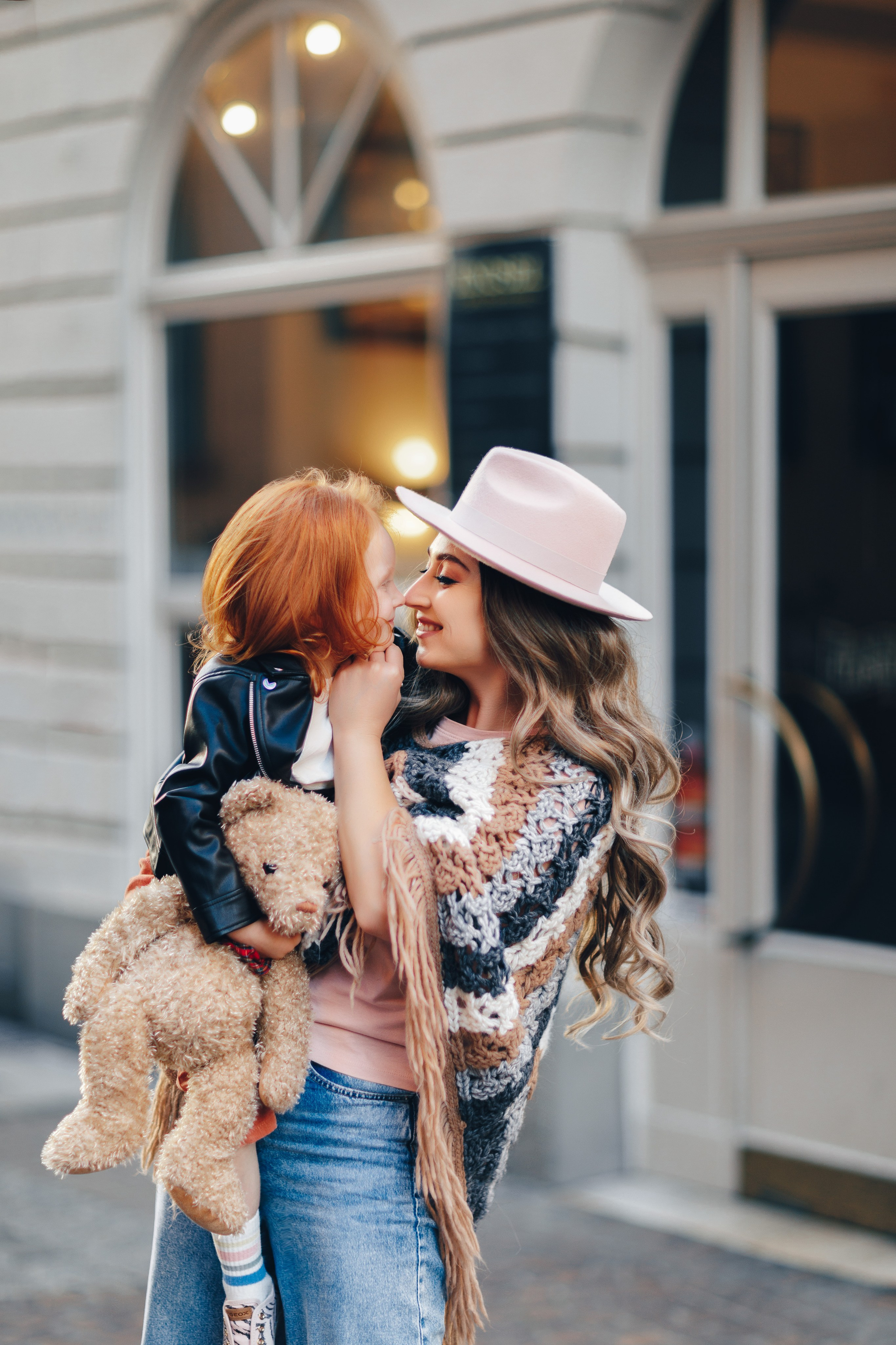 Dynamisches Outdoor Porträt Mannheim – Lifestyle Fotografie in urbaner Umgebung