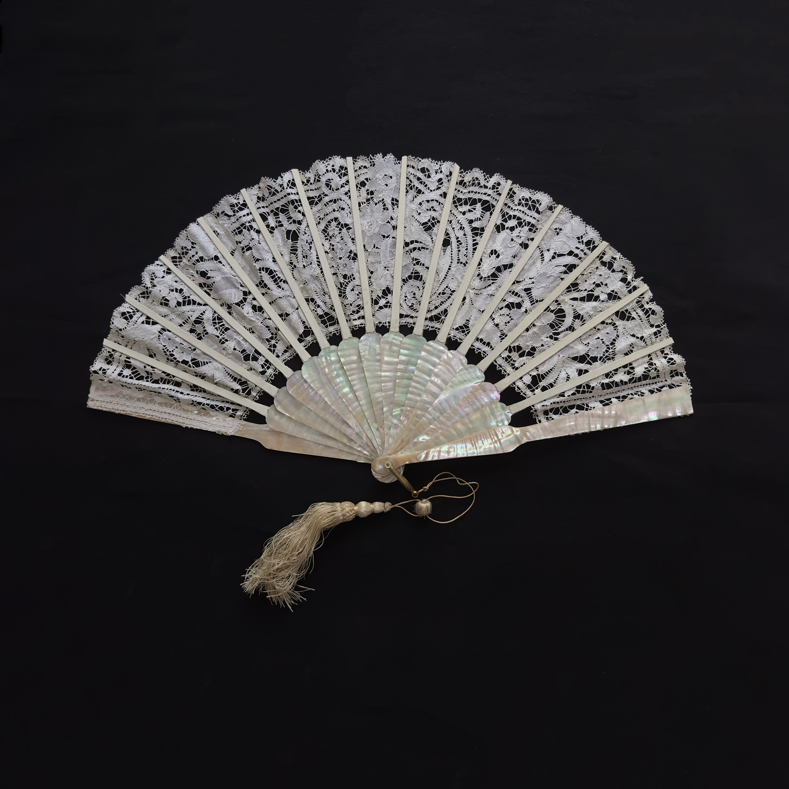 White and old. Современнные и актикварные украшения в Барселоне, Москве и Санкт-Петербурге