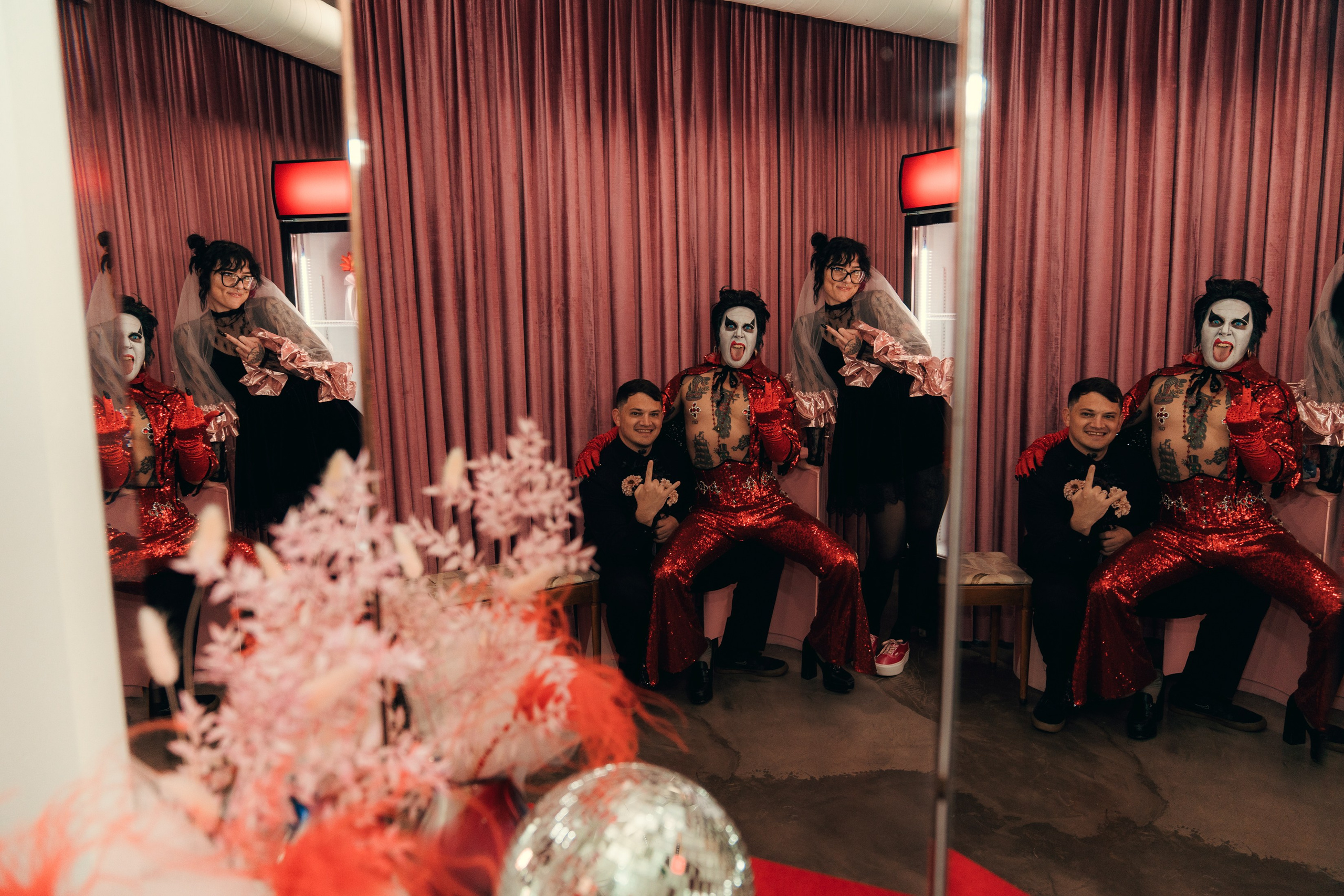 Bee&Tony. Wedding & elopement photographer Viktoriya Kravtsov. Las Vegas