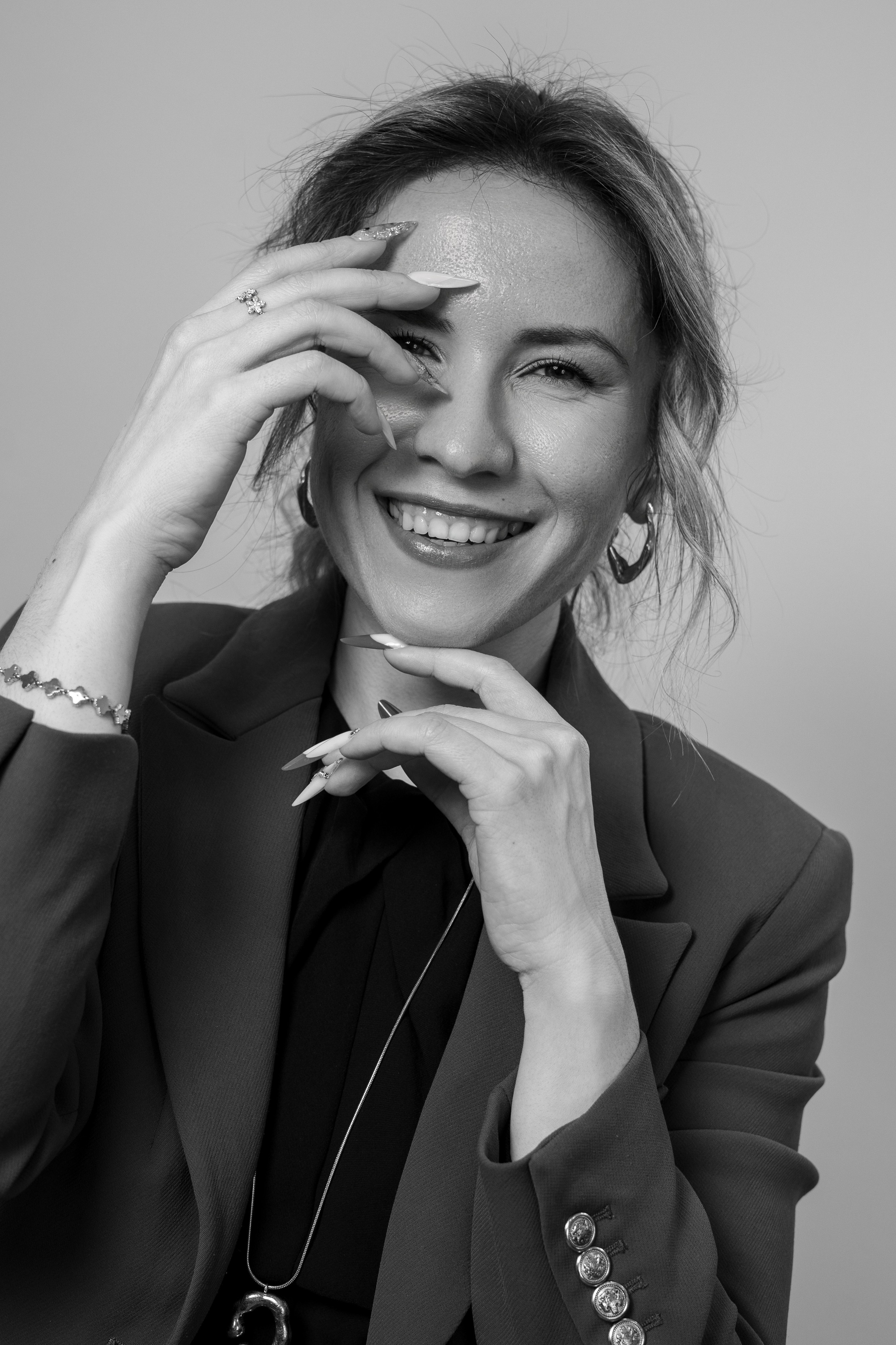 Nina Petrasco. Frames by Giovani Braga