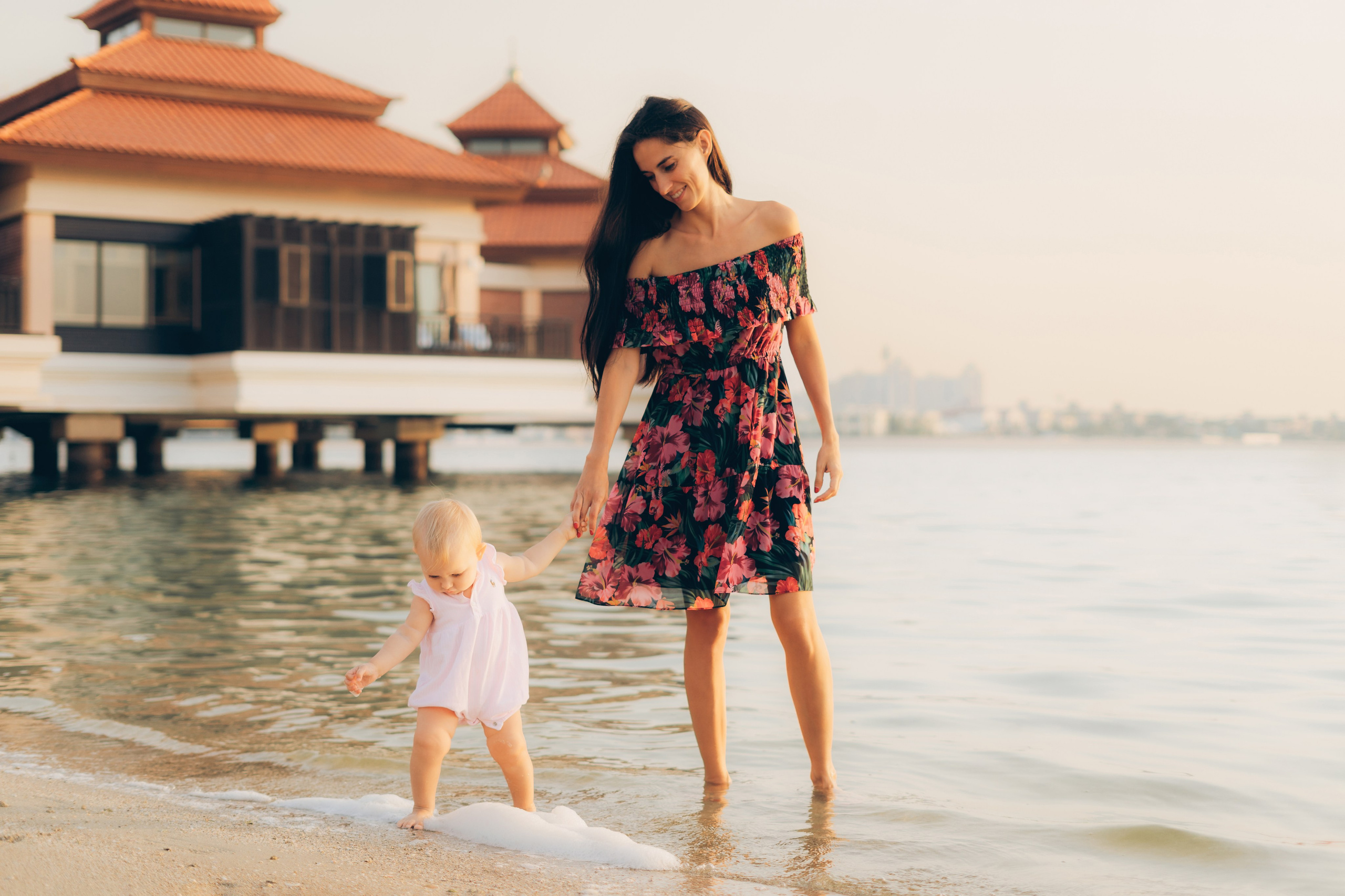 Beauty of the sunset on the beach. Angela Iakovleva — Family Photographer in Dubai