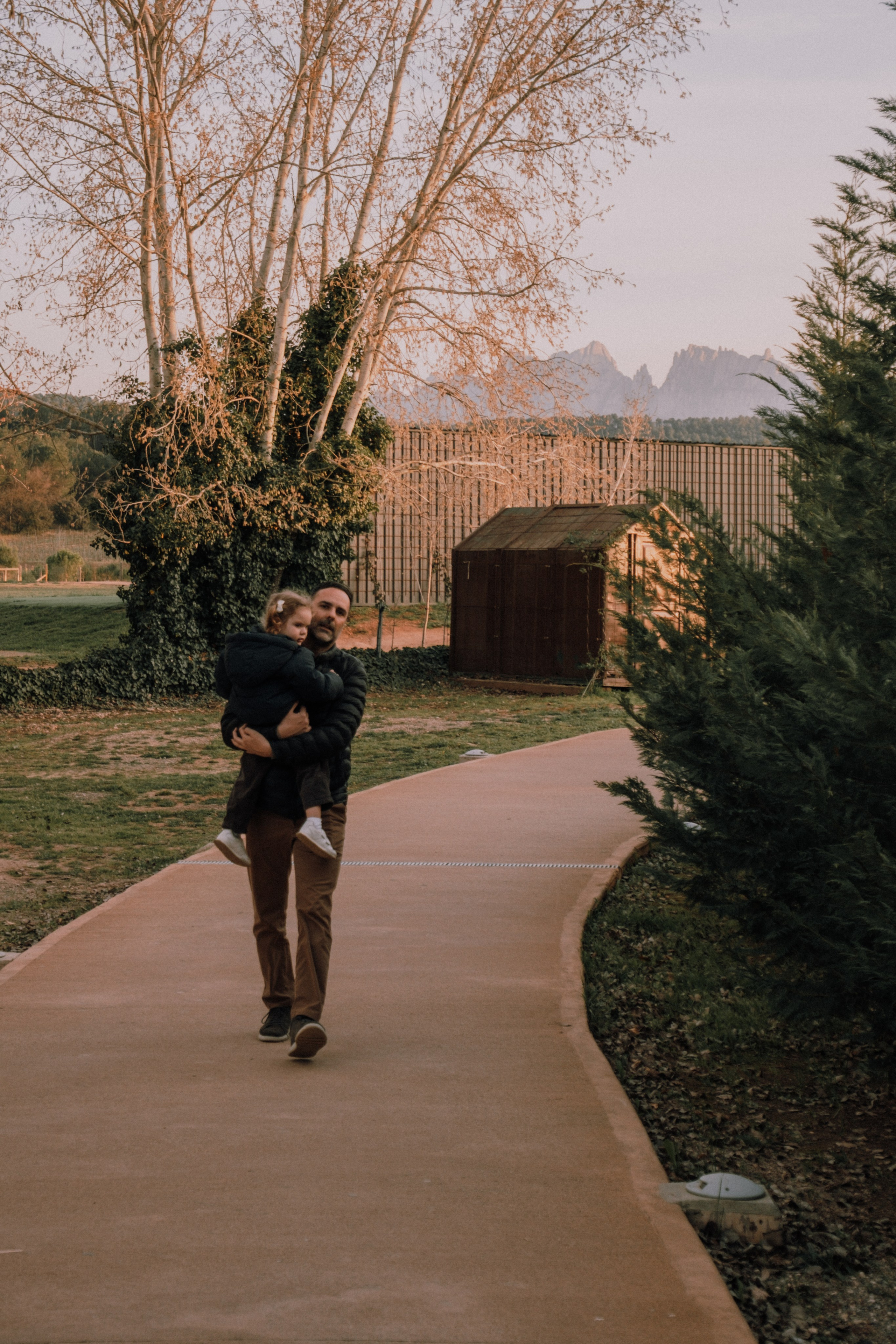 Sesión familiar en el bosque. Fotografía profesional en Calafell - Elena Medvedeva