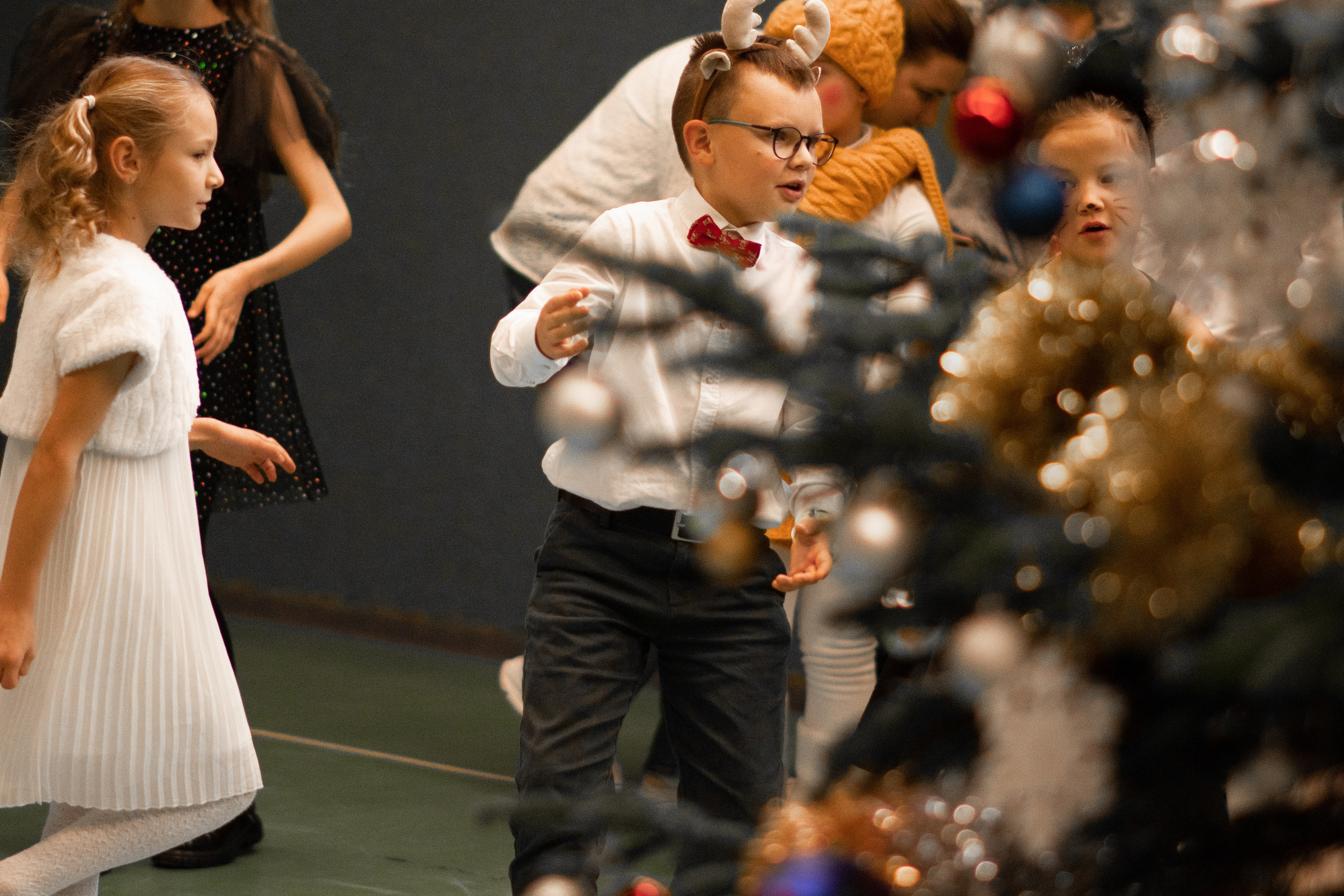 Новогодний хоровод. Семейный и детский фотограф