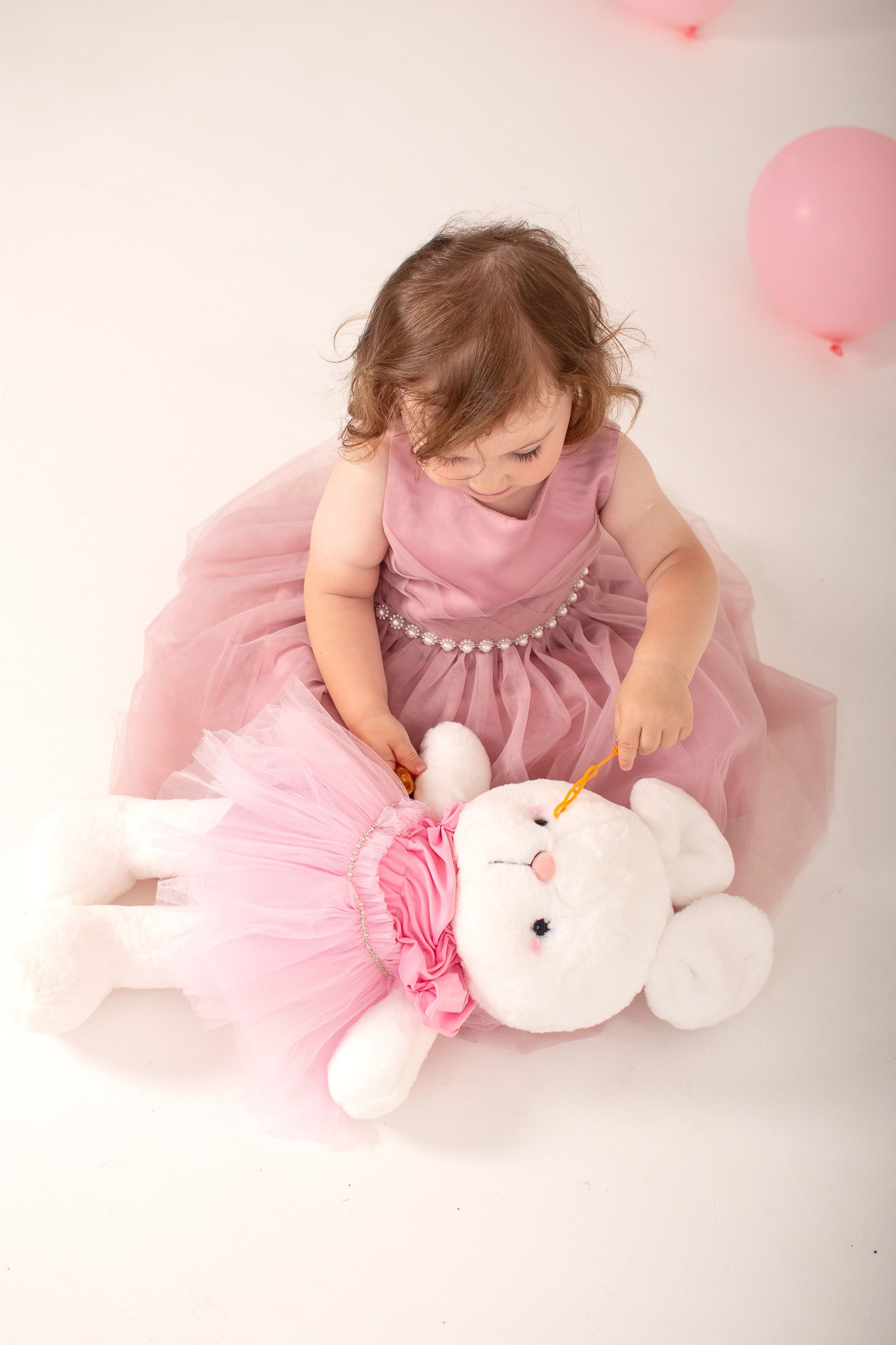 Фотосессия с пионами. Фотограф новорожденных в Темиртау и Караганде Любовь Жукова newborn